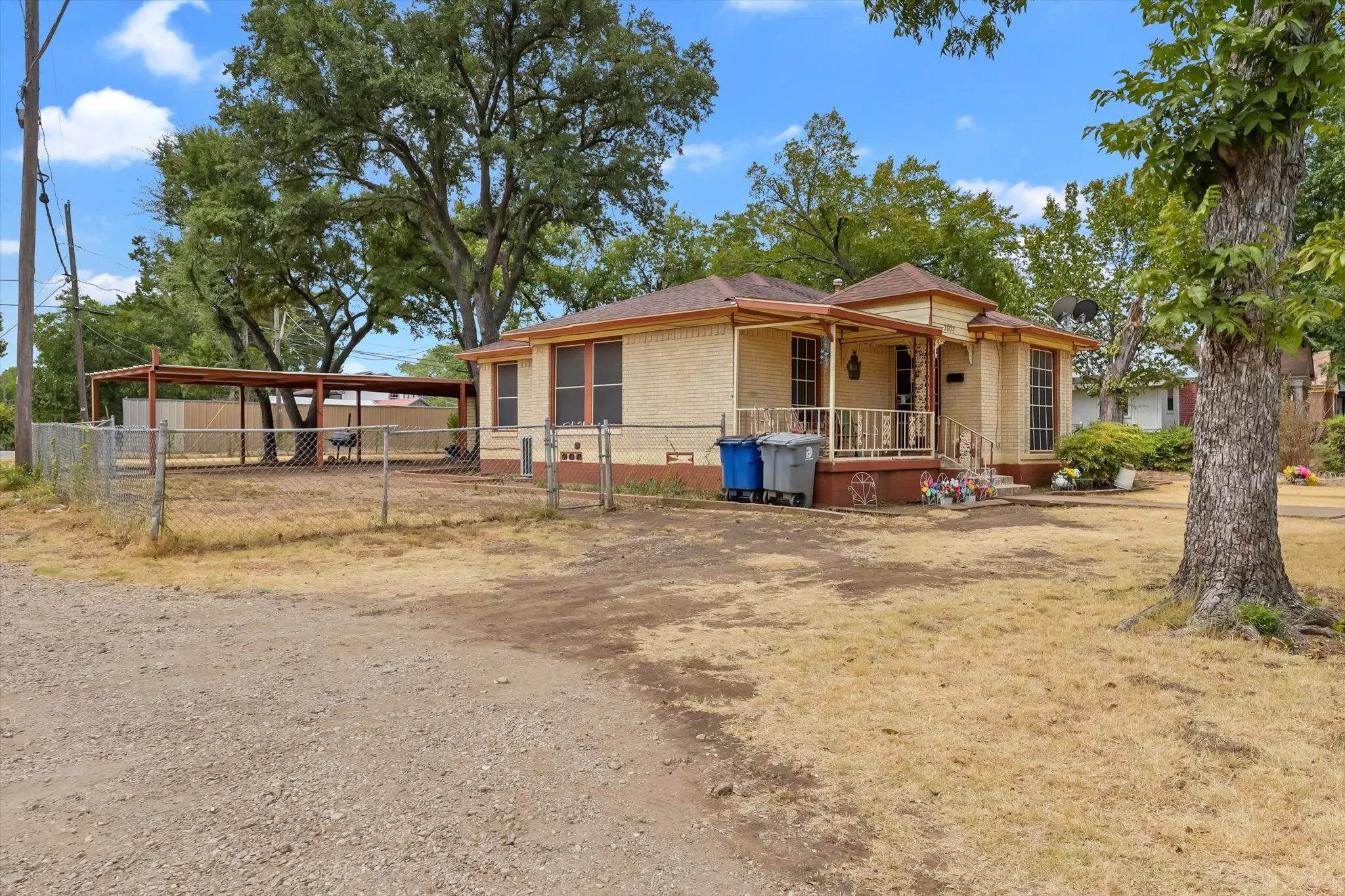 Single Family Residence For Sale in Dallas County , 3804 Mount Washington Street, Dallas, Texas 75211, 3 Bedroom, 1 Bathroom, 2 Garage spaces, 1,420 Sqft, built in 1951, mls#21369871, Real Estate Agent in Dallas, Homes For Sale in Dallas county, Homes For Sale in Dallas, Realtor in Dallas Texas, Real Estate Brokerage Independent Realty Texas, Luminita Cordes Realtor