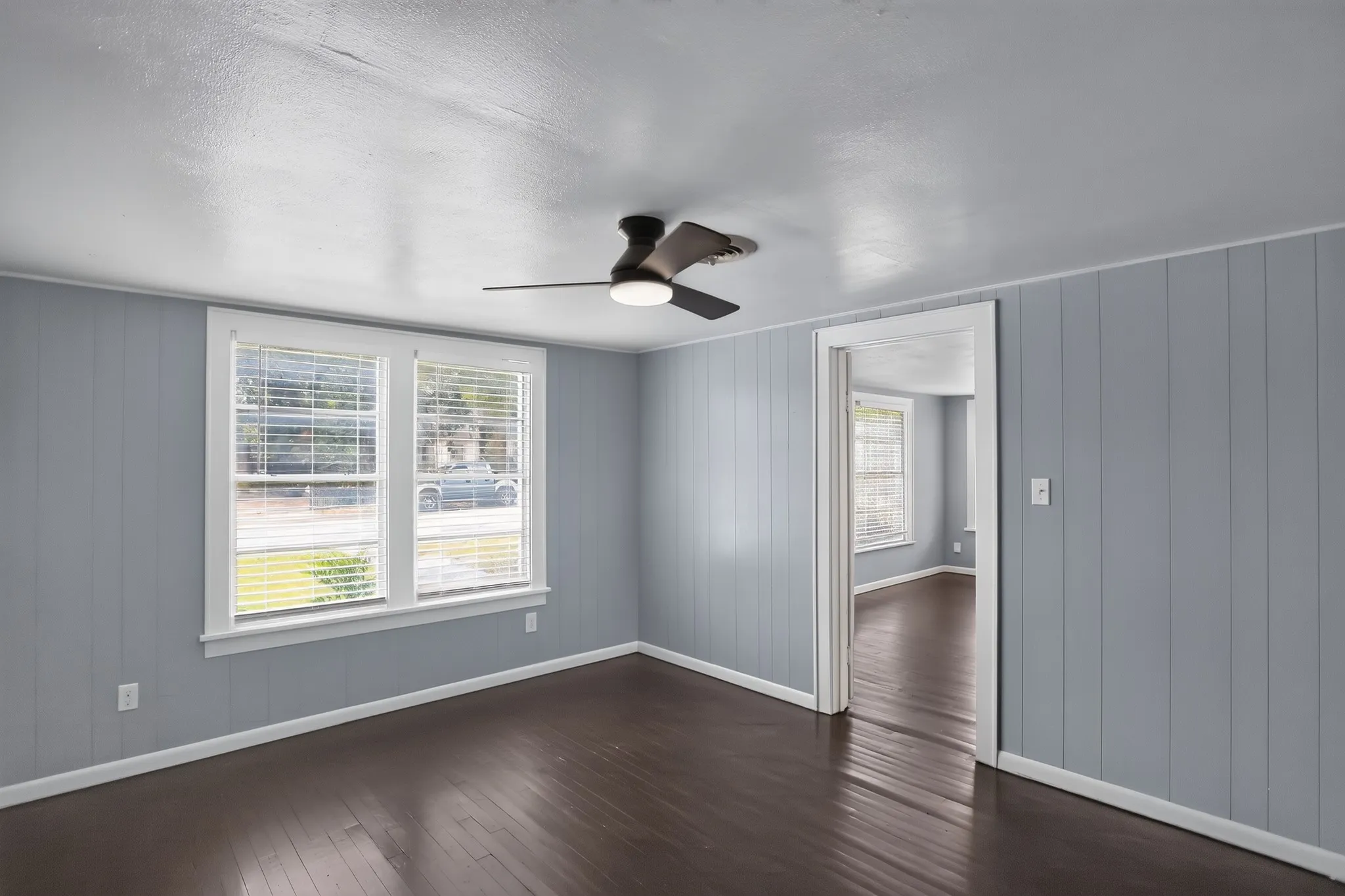 Single Family Residence For Sale in Tarrant County , 2811 Springdale Road, Fort Worth, Texas 76111, 2 Bedroom, 1 Bathroom, 1 Garage spaces, 976 Sqft, built in 1938, mls#21367759, Real Estate Agent in Fort Worth, Homes For Sale in Tarrant county, Homes For Sale in Fort Worth, Realtor in Fort Worth Texas, Real Estate Brokerage Independent Realty Texas, Luminita Cordes Realtor