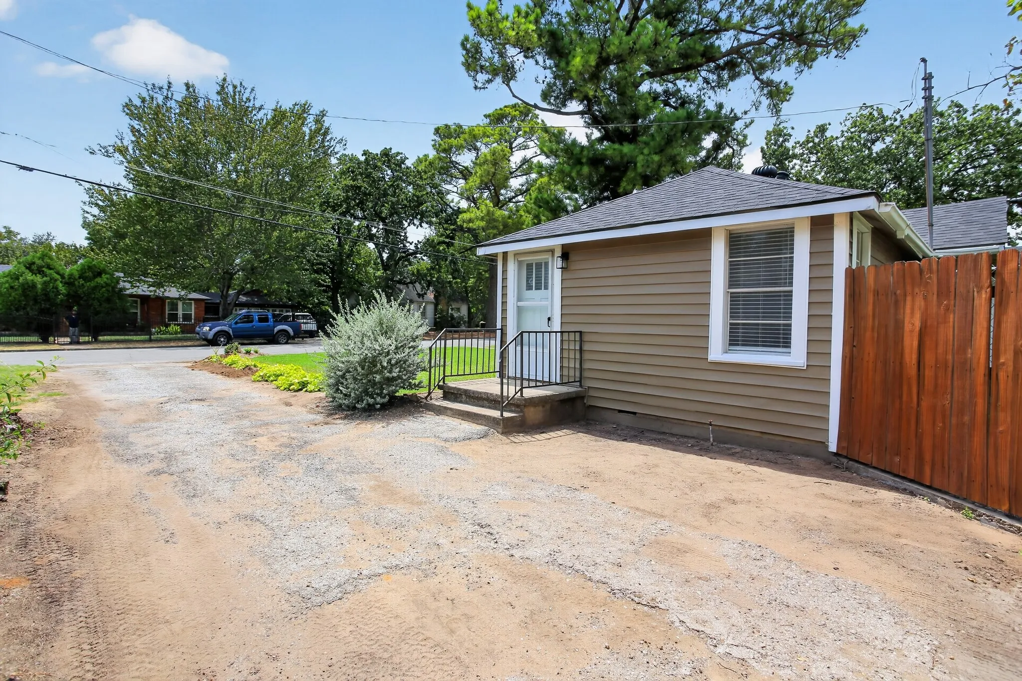 Single Family Residence For Sale in Tarrant County , 2811 Springdale Road, Fort Worth, Texas 76111, 2 Bedroom, 1 Bathroom, 1 Garage spaces, 976 Sqft, built in 1938, mls#21367759, Real Estate Agent in Fort Worth, Homes For Sale in Tarrant county, Homes For Sale in Fort Worth, Realtor in Fort Worth Texas, Real Estate Brokerage Independent Realty Texas, Luminita Cordes Realtor