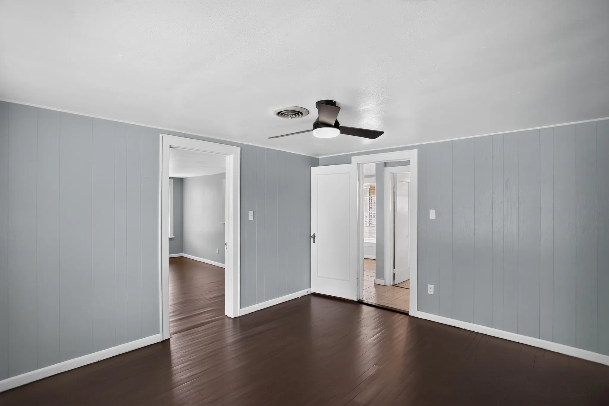 Single Family Residence For Sale in Tarrant County , 2811 Springdale Road, Fort Worth, Texas 76111, 2 Bedroom, 1 Bathroom, 1 Garage spaces, 976 Sqft, built in 1938, mls#21367759, Real Estate Agent in Fort Worth, Homes For Sale in Tarrant county, Homes For Sale in Fort Worth, Realtor in Fort Worth Texas, Real Estate Brokerage Independent Realty Texas, Luminita Cordes Realtor