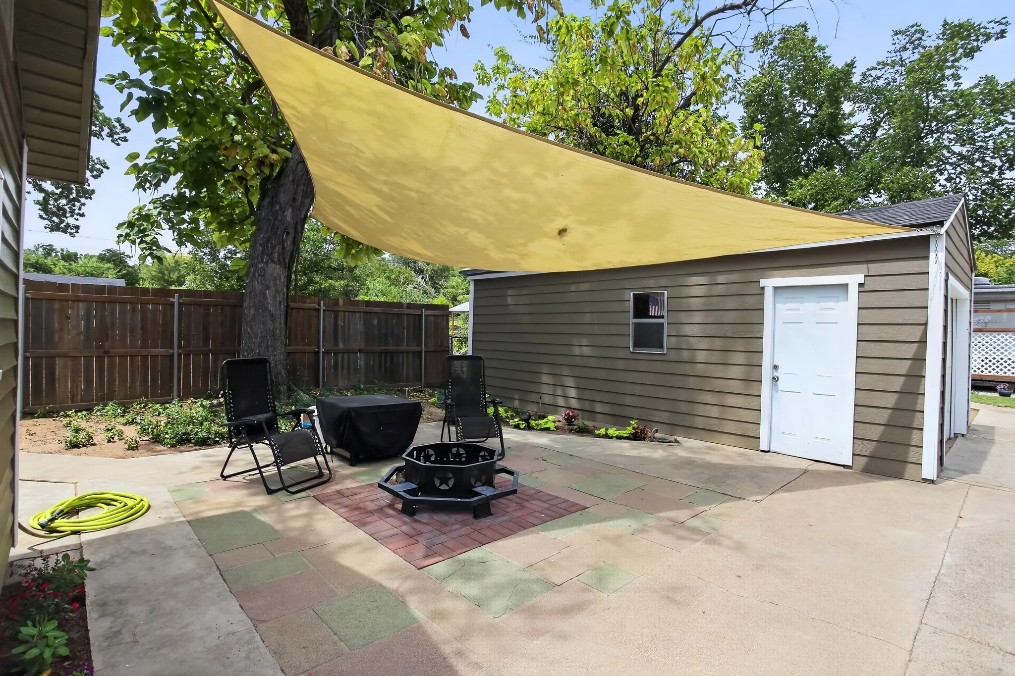 Single Family Residence For Sale in Tarrant County , 2811 Springdale Road, Fort Worth, Texas 76111, 2 Bedroom, 1 Bathroom, 1 Garage spaces, 976 Sqft, built in 1938, mls#21367759, Real Estate Agent in Fort Worth, Homes For Sale in Tarrant county, Homes For Sale in Fort Worth, Realtor in Fort Worth Texas, Real Estate Brokerage Independent Realty Texas, Luminita Cordes Realtor