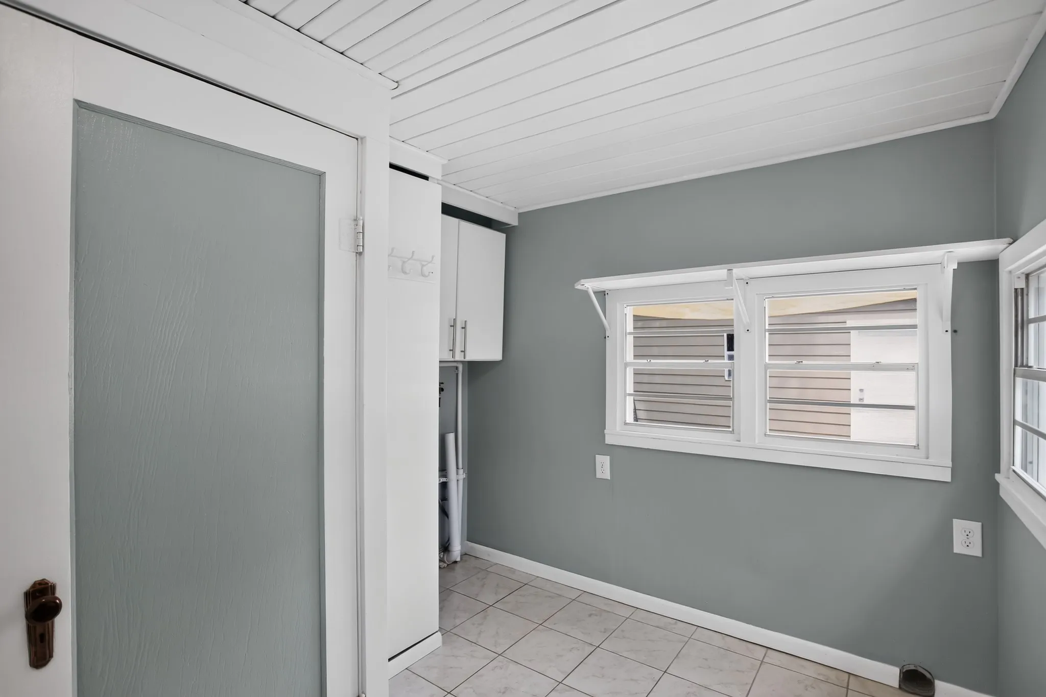 Single Family Residence For Sale in Tarrant County , 2811 Springdale Road, Fort Worth, Texas 76111, 2 Bedroom, 1 Bathroom, 1 Garage spaces, 976 Sqft, built in 1938, mls#21367759, Real Estate Agent in Fort Worth, Homes For Sale in Tarrant county, Homes For Sale in Fort Worth, Realtor in Fort Worth Texas, Real Estate Brokerage Independent Realty Texas, Luminita Cordes Realtor