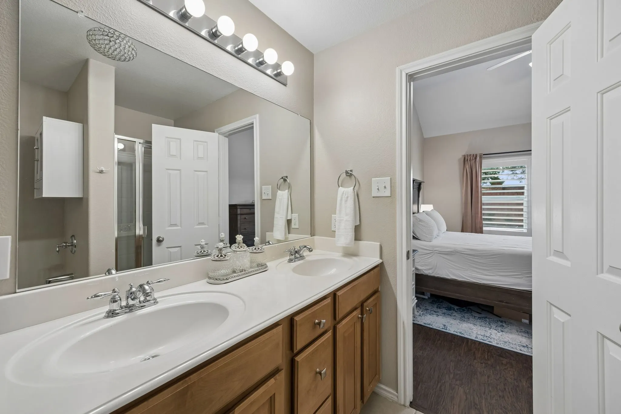 Townhouse For Sale in Collin County , 5351 Crimson Oaks Drive, Frisco, Texas 75035, 3 Bedroom, 3 Bathroom, 2 Garage spaces, 1,769 Sqft, built in 2005, mls#21368665, Real Estate Agent in Frisco, Homes For Sale in Collin county, Homes For Sale in Frisco, Realtor in Frisco Texas, Real Estate Brokerage Independent Realty Texas, Luminita Cordes Realtor