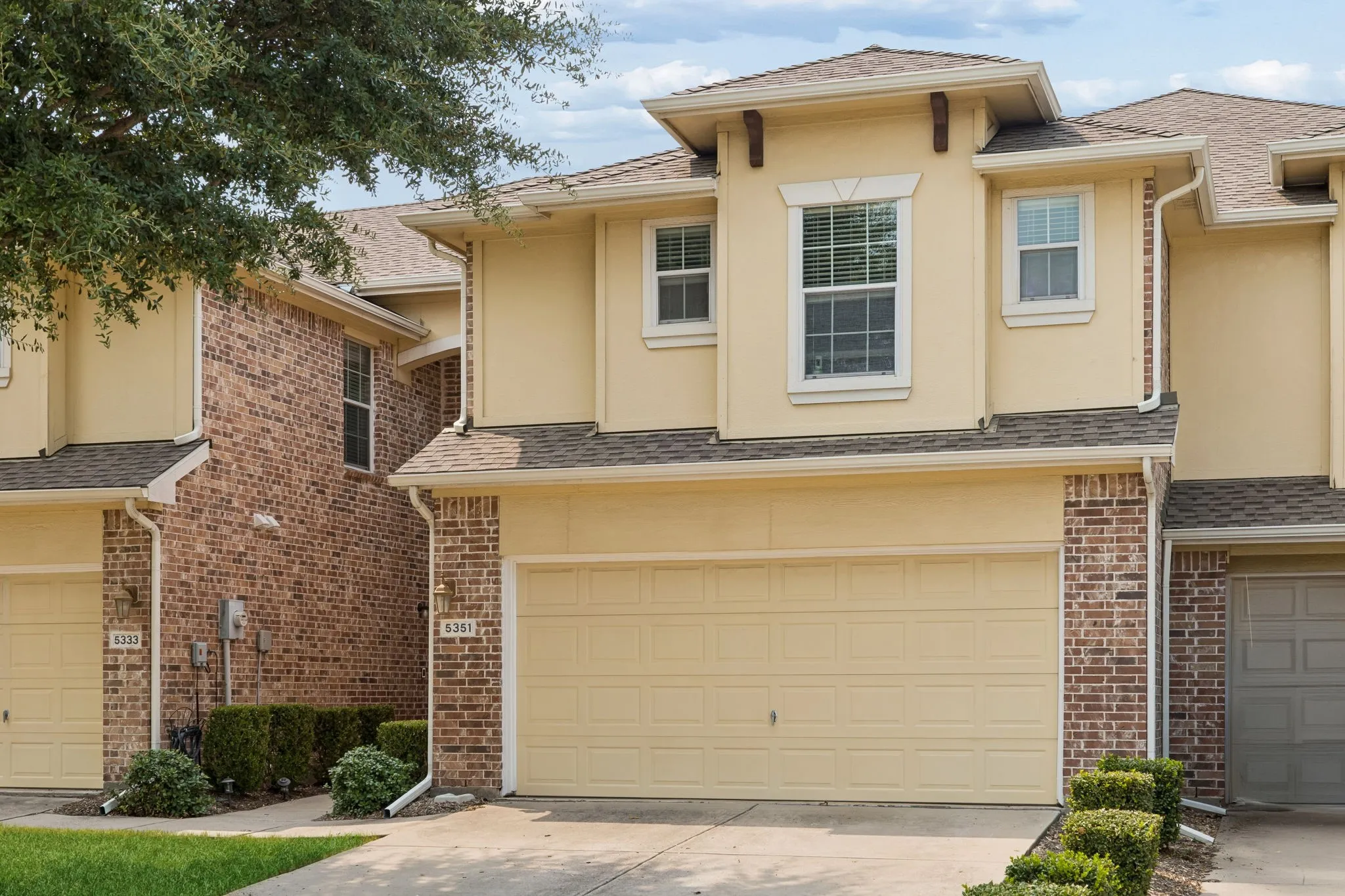 Townhouse For Sale in Collin County , 5351 Crimson Oaks Drive, Frisco, Texas 75035, 3 Bedroom, 3 Bathroom, 2 Garage spaces, 1,769 Sqft, built in 2005, mls#21368665, Real Estate Agent in Frisco, Homes For Sale in Collin county, Homes For Sale in Frisco, Realtor in Frisco Texas, Real Estate Brokerage Independent Realty Texas, Luminita Cordes Realtor