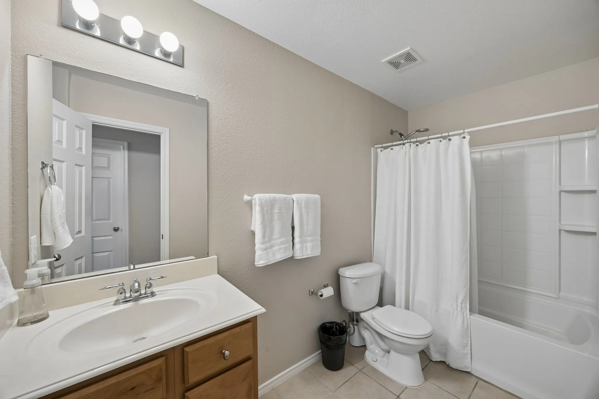 Townhouse For Sale in Collin County , 5351 Crimson Oaks Drive, Frisco, Texas 75035, 3 Bedroom, 3 Bathroom, 2 Garage spaces, 1,769 Sqft, built in 2005, mls#21368665, Real Estate Agent in Frisco, Homes For Sale in Collin county, Homes For Sale in Frisco, Realtor in Frisco Texas, Real Estate Brokerage Independent Realty Texas, Luminita Cordes Realtor