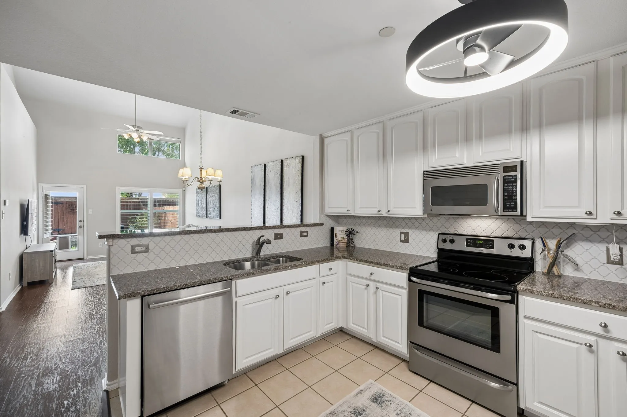 Townhouse For Sale in Collin County , 5351 Crimson Oaks Drive, Frisco, Texas 75035, 3 Bedroom, 3 Bathroom, 2 Garage spaces, 1,769 Sqft, built in 2005, mls#21368665, Real Estate Agent in Frisco, Homes For Sale in Collin county, Homes For Sale in Frisco, Realtor in Frisco Texas, Real Estate Brokerage Independent Realty Texas, Luminita Cordes Realtor