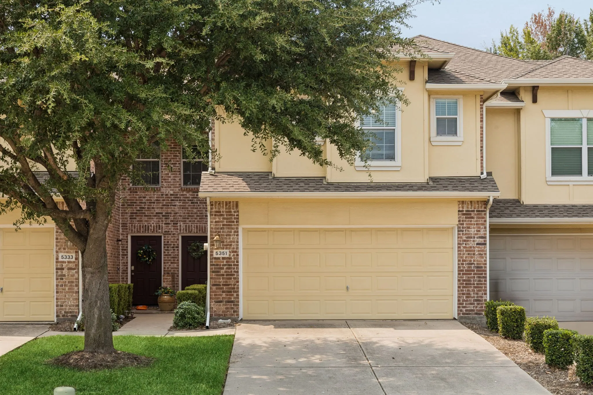 Townhouse For Sale in Collin County , 5351 Crimson Oaks Drive, Frisco, Texas 75035, 3 Bedroom, 3 Bathroom, 2 Garage spaces, 1,769 Sqft, built in 2005, mls#21368665, Real Estate Agent in Frisco, Homes For Sale in Collin county, Homes For Sale in Frisco, Realtor in Frisco Texas, Real Estate Brokerage Independent Realty Texas, Luminita Cordes Realtor