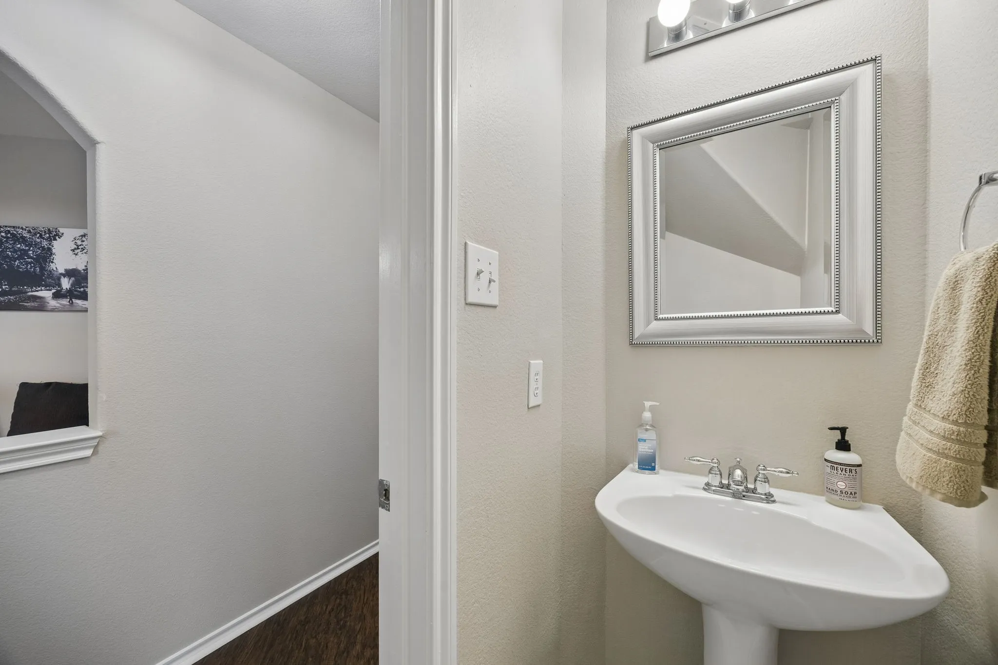 Townhouse For Sale in Collin County , 5351 Crimson Oaks Drive, Frisco, Texas 75035, 3 Bedroom, 3 Bathroom, 2 Garage spaces, 1,769 Sqft, built in 2005, mls#21368665, Real Estate Agent in Frisco, Homes For Sale in Collin county, Homes For Sale in Frisco, Realtor in Frisco Texas, Real Estate Brokerage Independent Realty Texas, Luminita Cordes Realtor