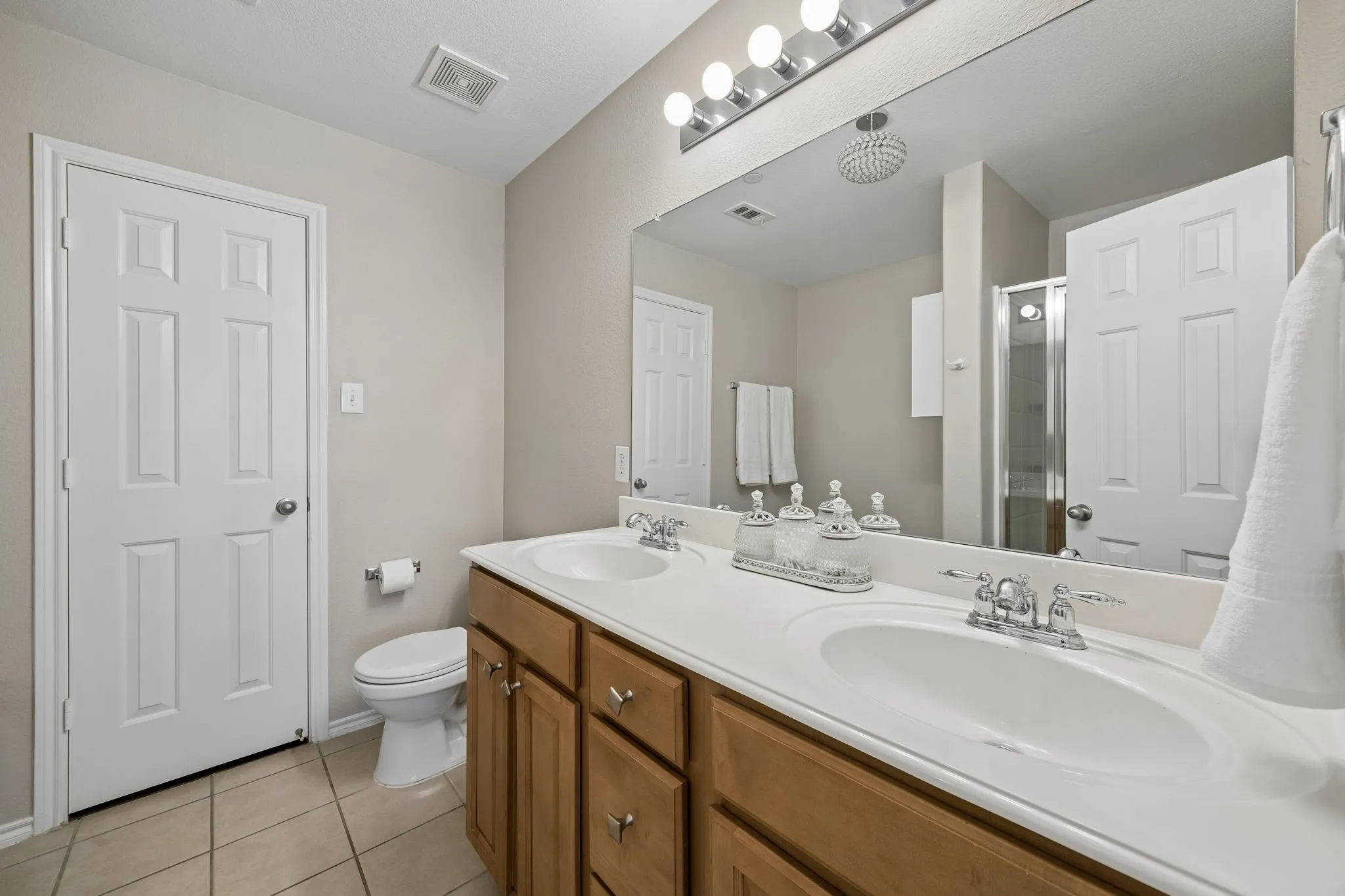 Townhouse For Sale in Collin County , 5351 Crimson Oaks Drive, Frisco, Texas 75035, 3 Bedroom, 3 Bathroom, 2 Garage spaces, 1,769 Sqft, built in 2005, mls#21368665, Real Estate Agent in Frisco, Homes For Sale in Collin county, Homes For Sale in Frisco, Realtor in Frisco Texas, Real Estate Brokerage Independent Realty Texas, Luminita Cordes Realtor