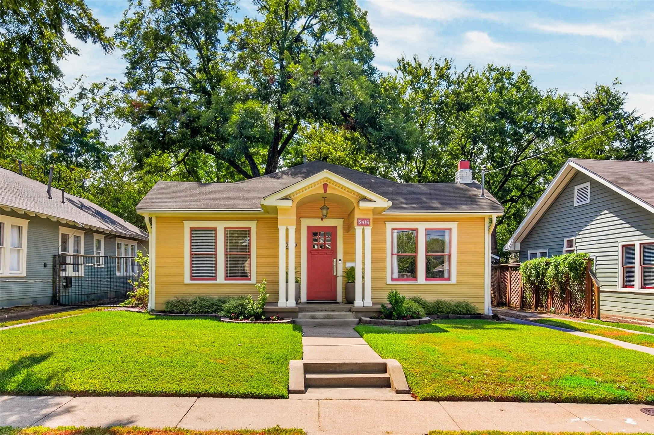 Single Family Residence For Sale in Dallas County , 5416 Worth Street, Dallas, Texas 75214, 2 Bedroom, 2 Bathroom, 1 Garage spaces, 1,612 Sqft, built in 1920, mls#21369926, Real Estate Agent in Dallas, Homes For Sale in Dallas county, Homes For Sale in Dallas, Realtor in Dallas Texas, Real Estate Brokerage Independent Realty Texas, Luminita Cordes Realtor