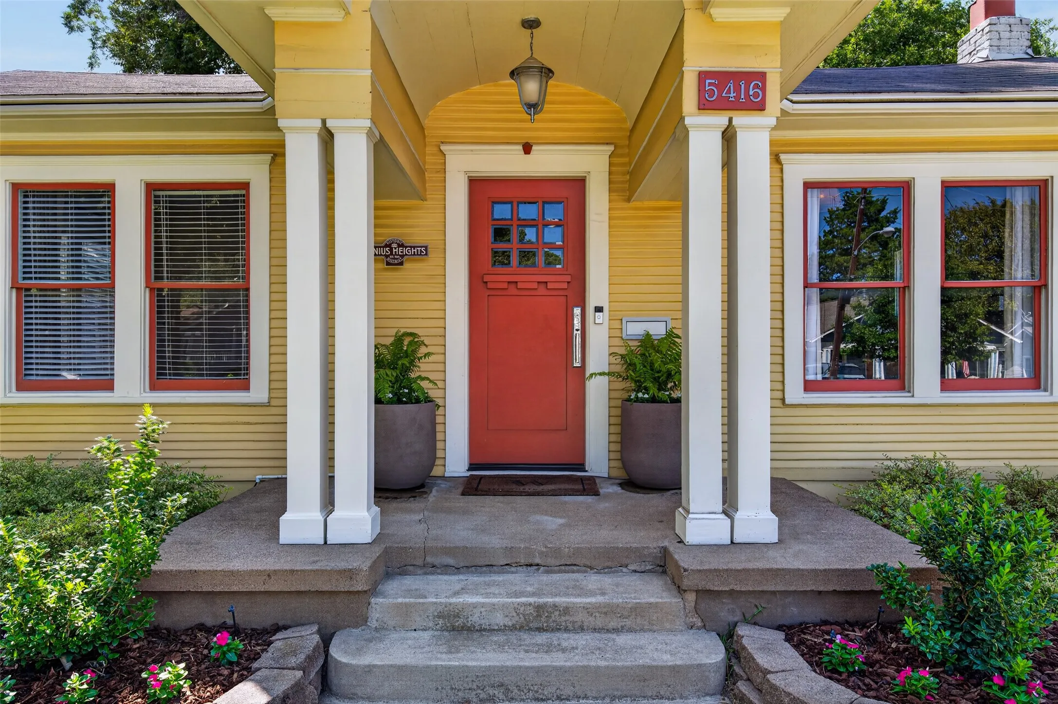 Single Family Residence For Sale in Dallas County , 5416 Worth Street, Dallas, Texas 75214, 2 Bedroom, 2 Bathroom, 1 Garage spaces, 1,612 Sqft, built in 1920, mls#21369926, Real Estate Agent in Dallas, Homes For Sale in Dallas county, Homes For Sale in Dallas, Realtor in Dallas Texas, Real Estate Brokerage Independent Realty Texas, Luminita Cordes Realtor