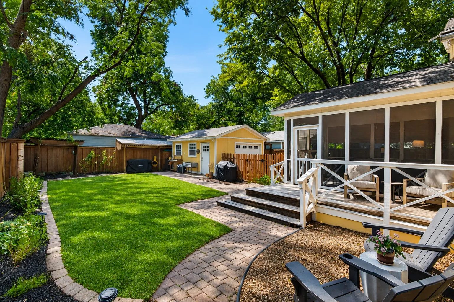 Single Family Residence For Sale in Dallas County , 5416 Worth Street, Dallas, Texas 75214, 2 Bedroom, 2 Bathroom, 1 Garage spaces, 1,612 Sqft, built in 1920, mls#21369926, Real Estate Agent in Dallas, Homes For Sale in Dallas county, Homes For Sale in Dallas, Realtor in Dallas Texas, Real Estate Brokerage Independent Realty Texas, Luminita Cordes Realtor