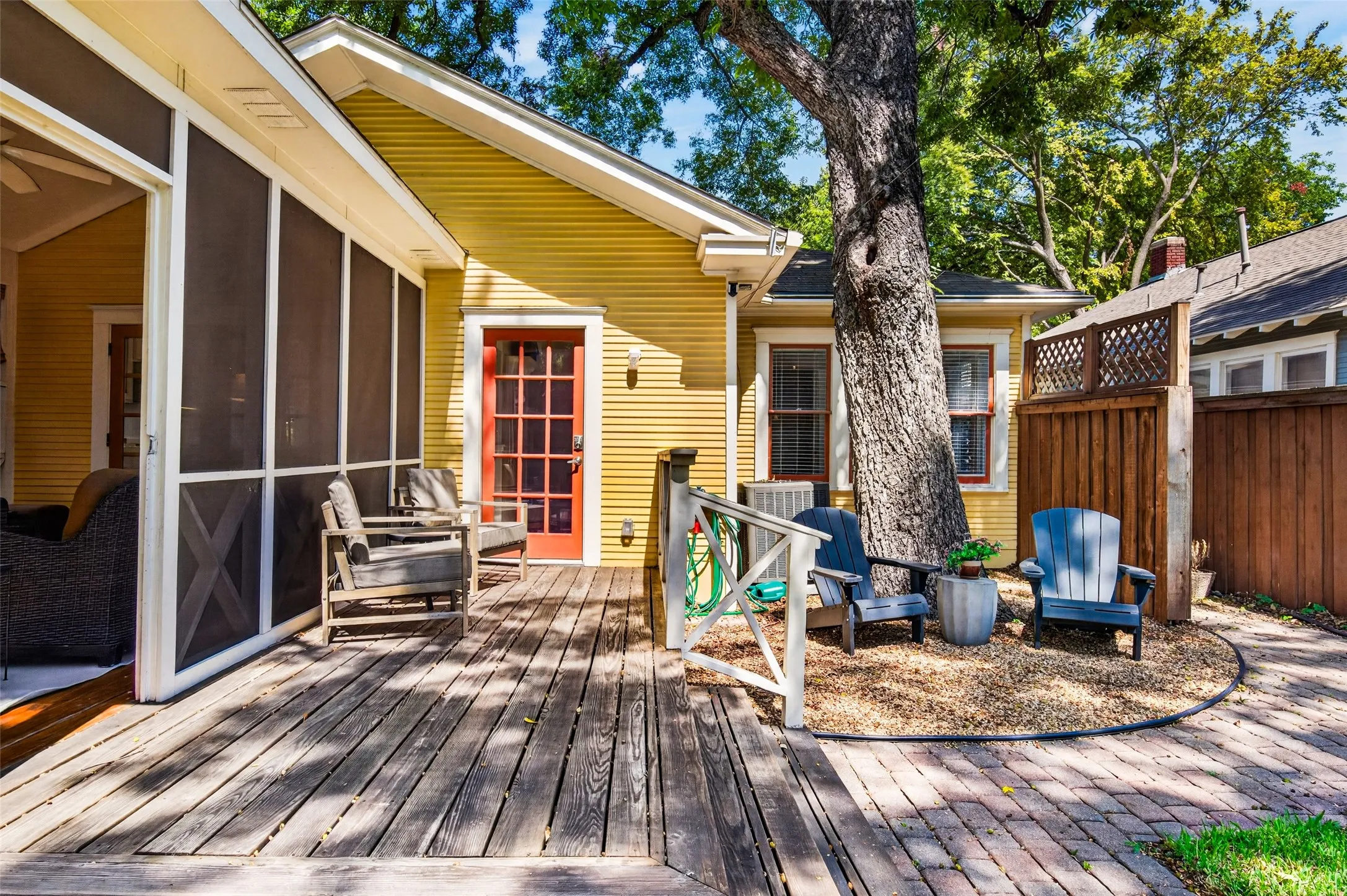 Single Family Residence For Sale in Dallas County , 5416 Worth Street, Dallas, Texas 75214, 2 Bedroom, 2 Bathroom, 1 Garage spaces, 1,612 Sqft, built in 1920, mls#21369926, Real Estate Agent in Dallas, Homes For Sale in Dallas county, Homes For Sale in Dallas, Realtor in Dallas Texas, Real Estate Brokerage Independent Realty Texas, Luminita Cordes Realtor