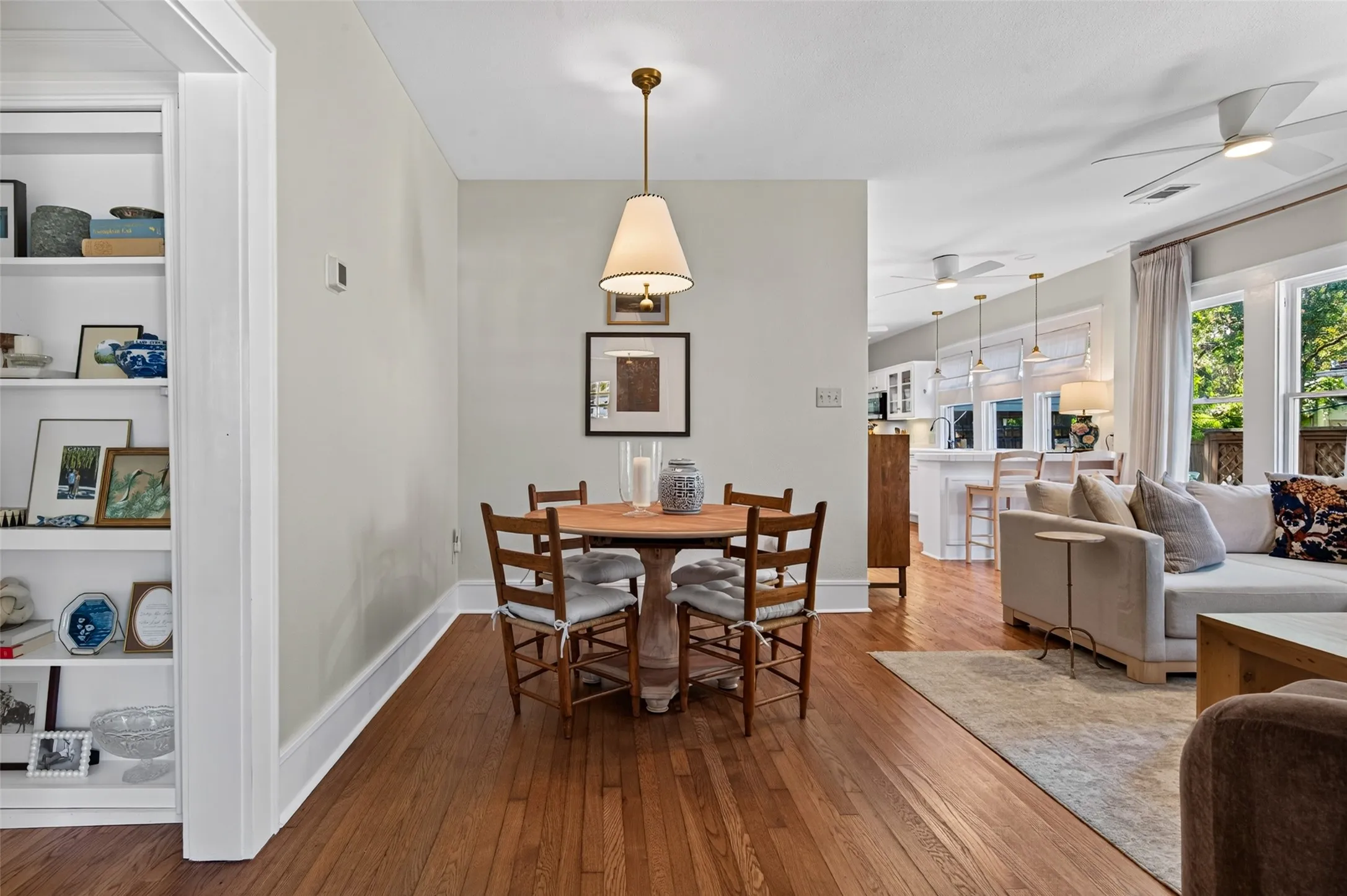 Single Family Residence For Sale in Dallas County , 5416 Worth Street, Dallas, Texas 75214, 2 Bedroom, 2 Bathroom, 1 Garage spaces, 1,612 Sqft, built in 1920, mls#21369926, Real Estate Agent in Dallas, Homes For Sale in Dallas county, Homes For Sale in Dallas, Realtor in Dallas Texas, Real Estate Brokerage Independent Realty Texas, Luminita Cordes Realtor