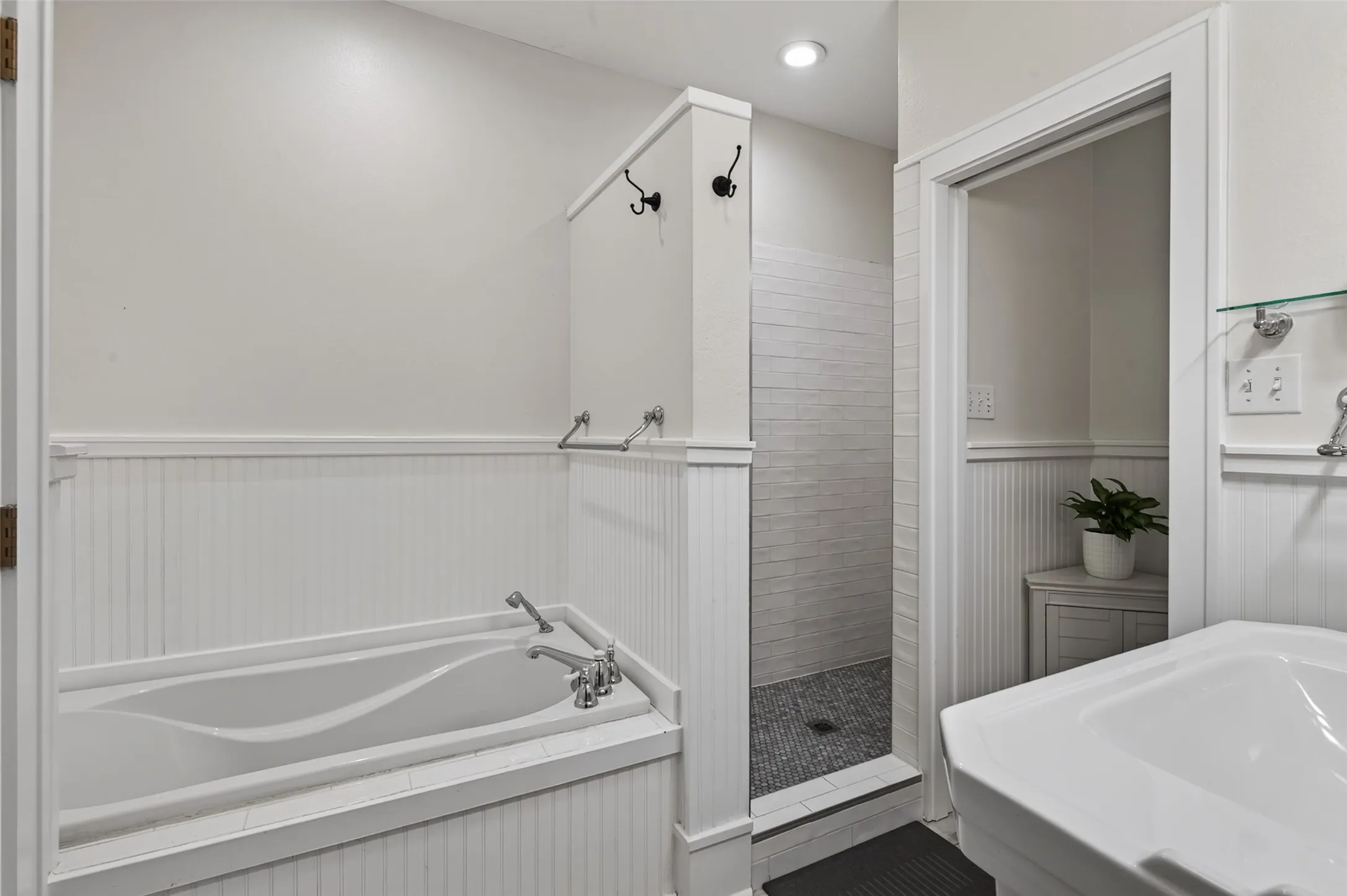 Single Family Residence For Sale in Dallas County , 5416 Worth Street, Dallas, Texas 75214, 2 Bedroom, 2 Bathroom, 1 Garage spaces, 1,612 Sqft, built in 1920, mls#21369926, Real Estate Agent in Dallas, Homes For Sale in Dallas county, Homes For Sale in Dallas, Realtor in Dallas Texas, Real Estate Brokerage Independent Realty Texas, Luminita Cordes Realtor