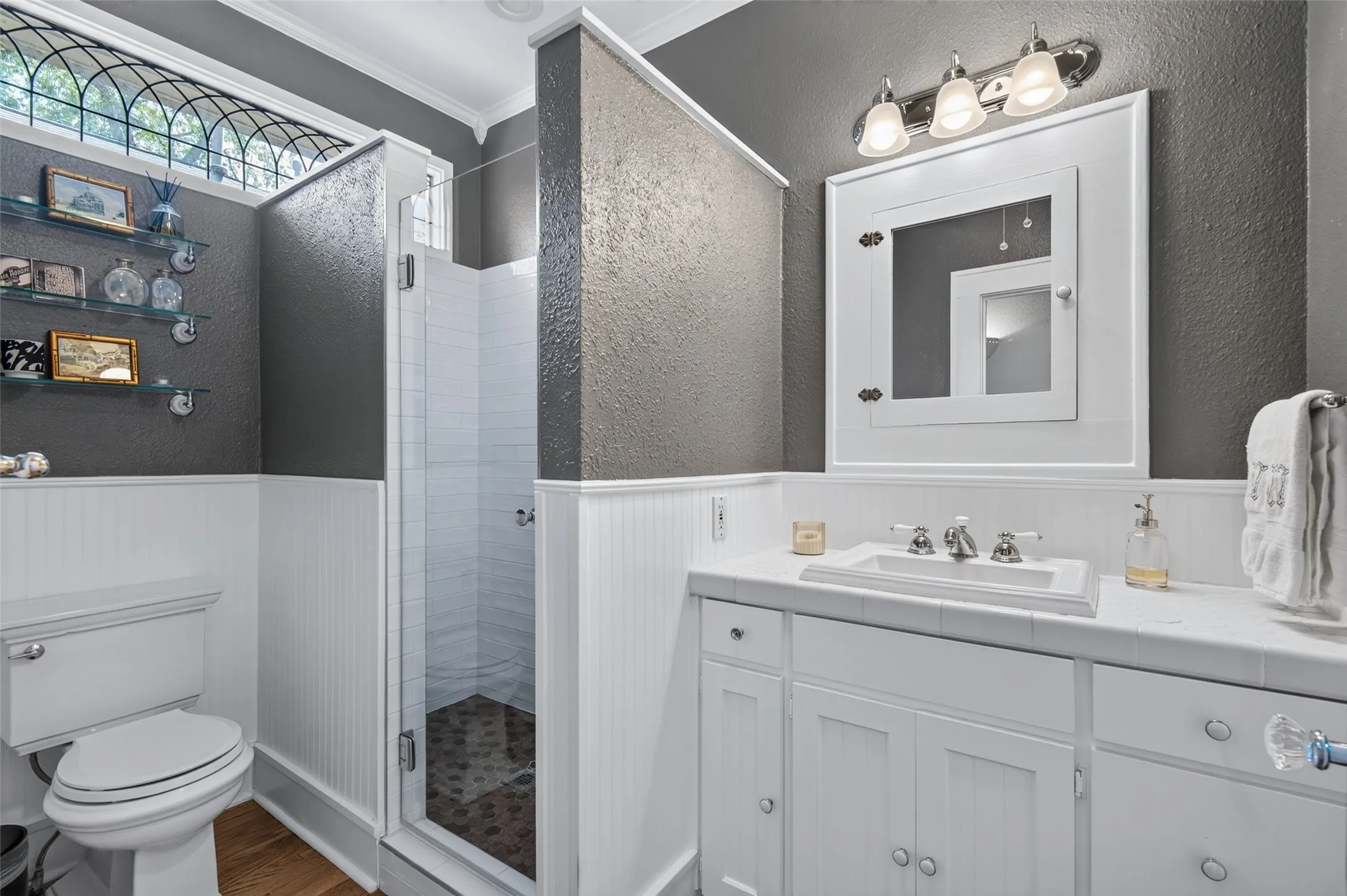 Single Family Residence For Sale in Dallas County , 5416 Worth Street, Dallas, Texas 75214, 2 Bedroom, 2 Bathroom, 1 Garage spaces, 1,612 Sqft, built in 1920, mls#21369926, Real Estate Agent in Dallas, Homes For Sale in Dallas county, Homes For Sale in Dallas, Realtor in Dallas Texas, Real Estate Brokerage Independent Realty Texas, Luminita Cordes Realtor