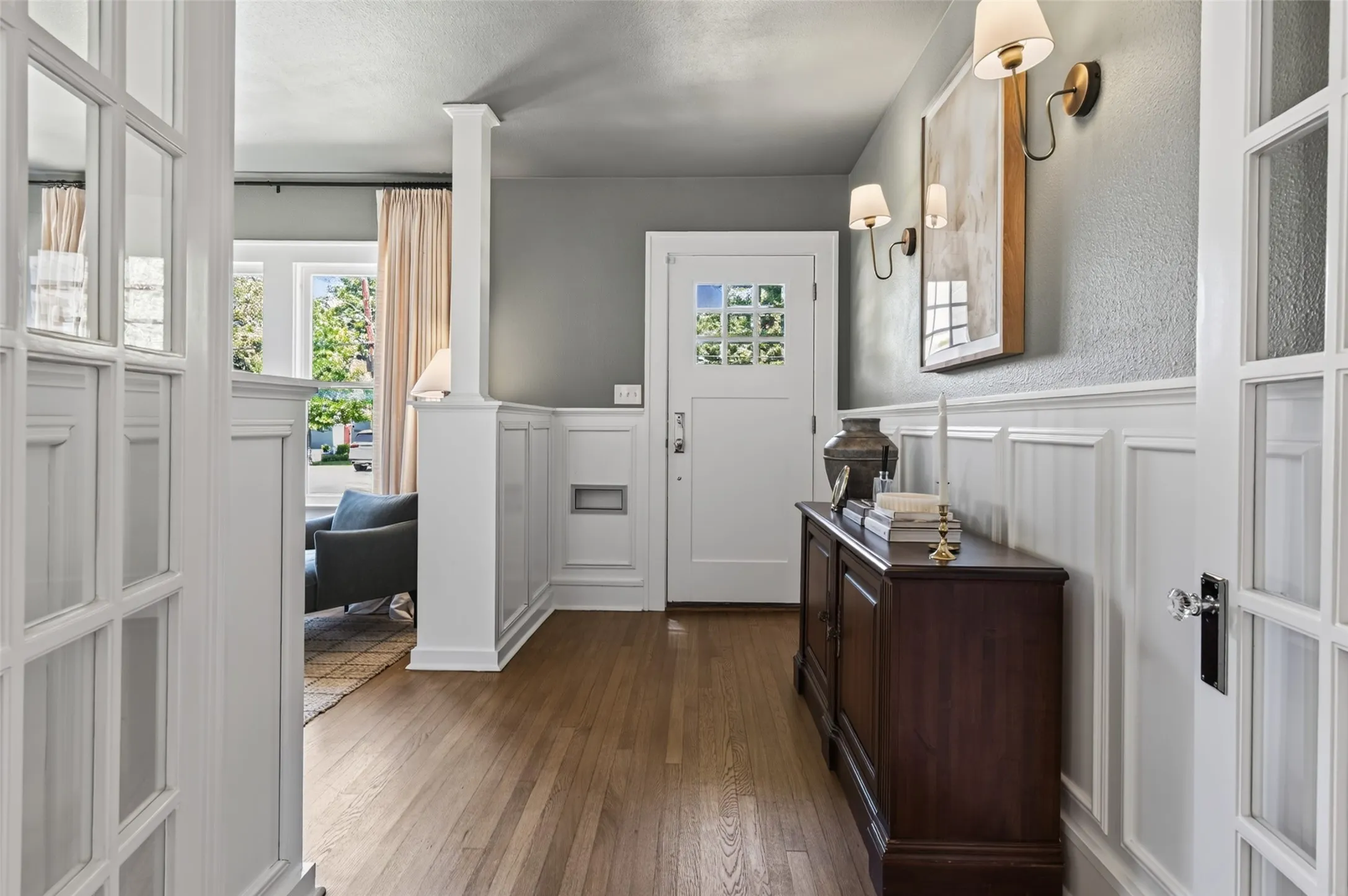 Single Family Residence For Sale in Dallas County , 5416 Worth Street, Dallas, Texas 75214, 2 Bedroom, 2 Bathroom, 1 Garage spaces, 1,612 Sqft, built in 1920, mls#21369926, Real Estate Agent in Dallas, Homes For Sale in Dallas county, Homes For Sale in Dallas, Realtor in Dallas Texas, Real Estate Brokerage Independent Realty Texas, Luminita Cordes Realtor