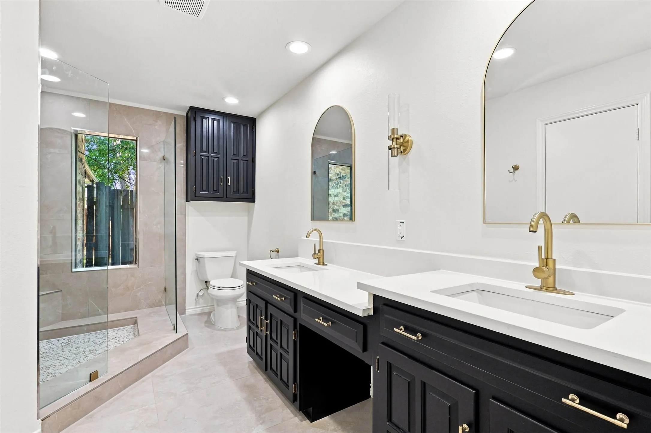 Single Family Residence For Sale in Dallas County , 5425 Deep Canyon Drive, Garland, Texas 75043, 3 Bedroom, 3 Bathroom, 2 Garage spaces, 1,575 Sqft, built in 1982, mls#21369948, Real Estate Agent in Garland, Homes For Sale in Dallas county, Homes For Sale in Garland, Realtor in Garland Texas, Real Estate Brokerage Independent Realty Texas, Luminita Cordes Realtor