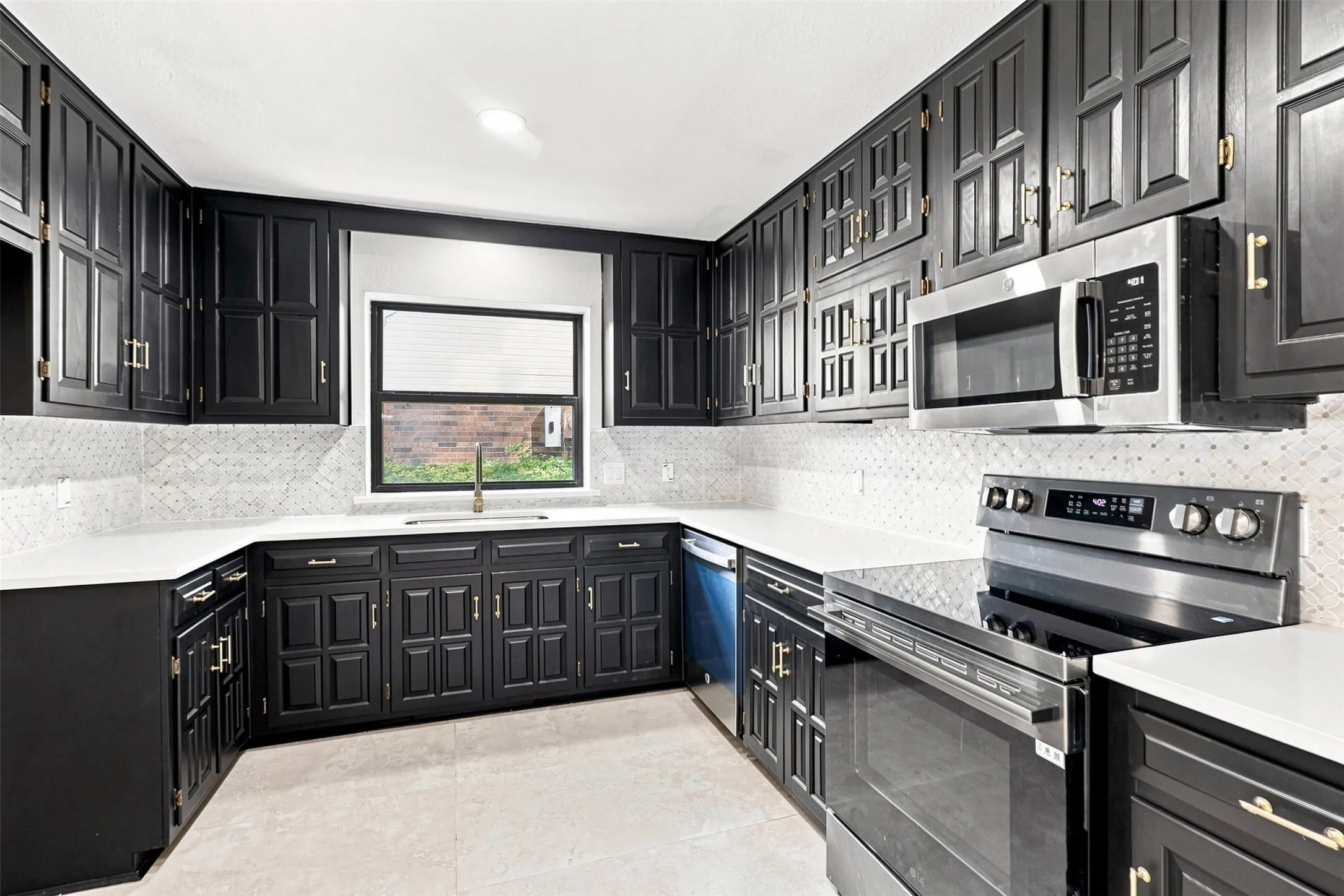 Single Family Residence For Sale in Dallas County , 5425 Deep Canyon Drive, Garland, Texas 75043, 3 Bedroom, 3 Bathroom, 2 Garage spaces, 1,575 Sqft, built in 1982, mls#21369948, Real Estate Agent in Garland, Homes For Sale in Dallas county, Homes For Sale in Garland, Realtor in Garland Texas, Real Estate Brokerage Independent Realty Texas, Luminita Cordes Realtor