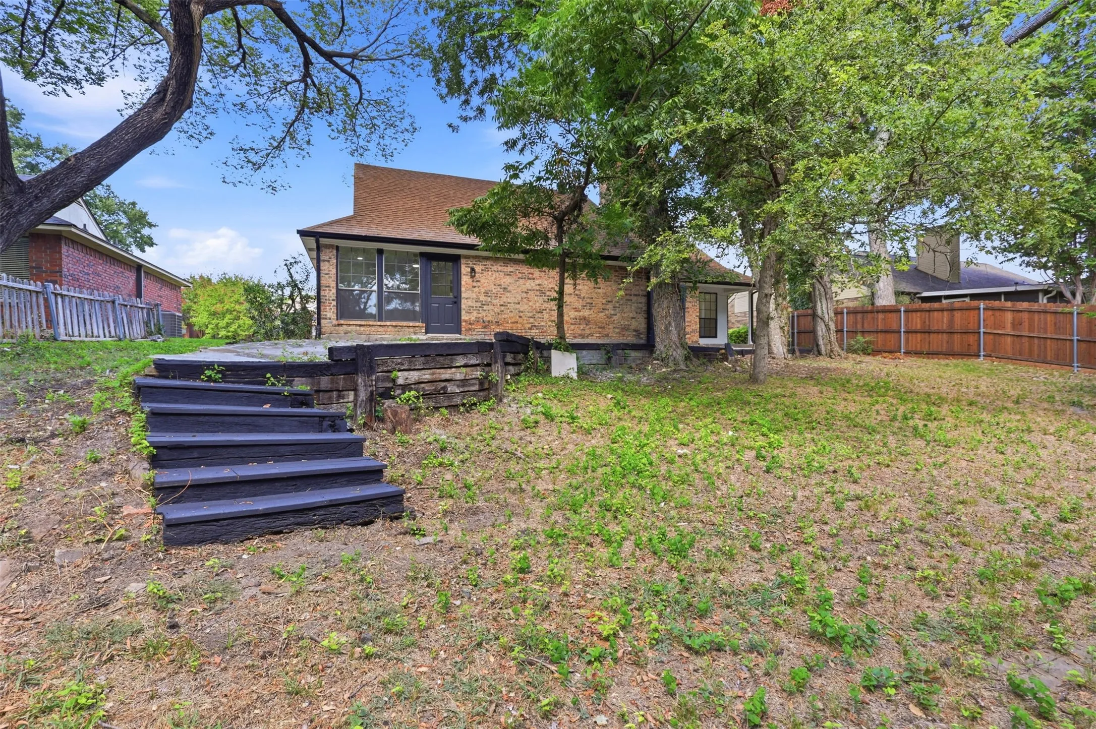 Single Family Residence For Sale in Dallas County , 5425 Deep Canyon Drive, Garland, Texas 75043, 3 Bedroom, 3 Bathroom, 2 Garage spaces, 1,575 Sqft, built in 1982, mls#21369948, Real Estate Agent in Garland, Homes For Sale in Dallas county, Homes For Sale in Garland, Realtor in Garland Texas, Real Estate Brokerage Independent Realty Texas, Luminita Cordes Realtor