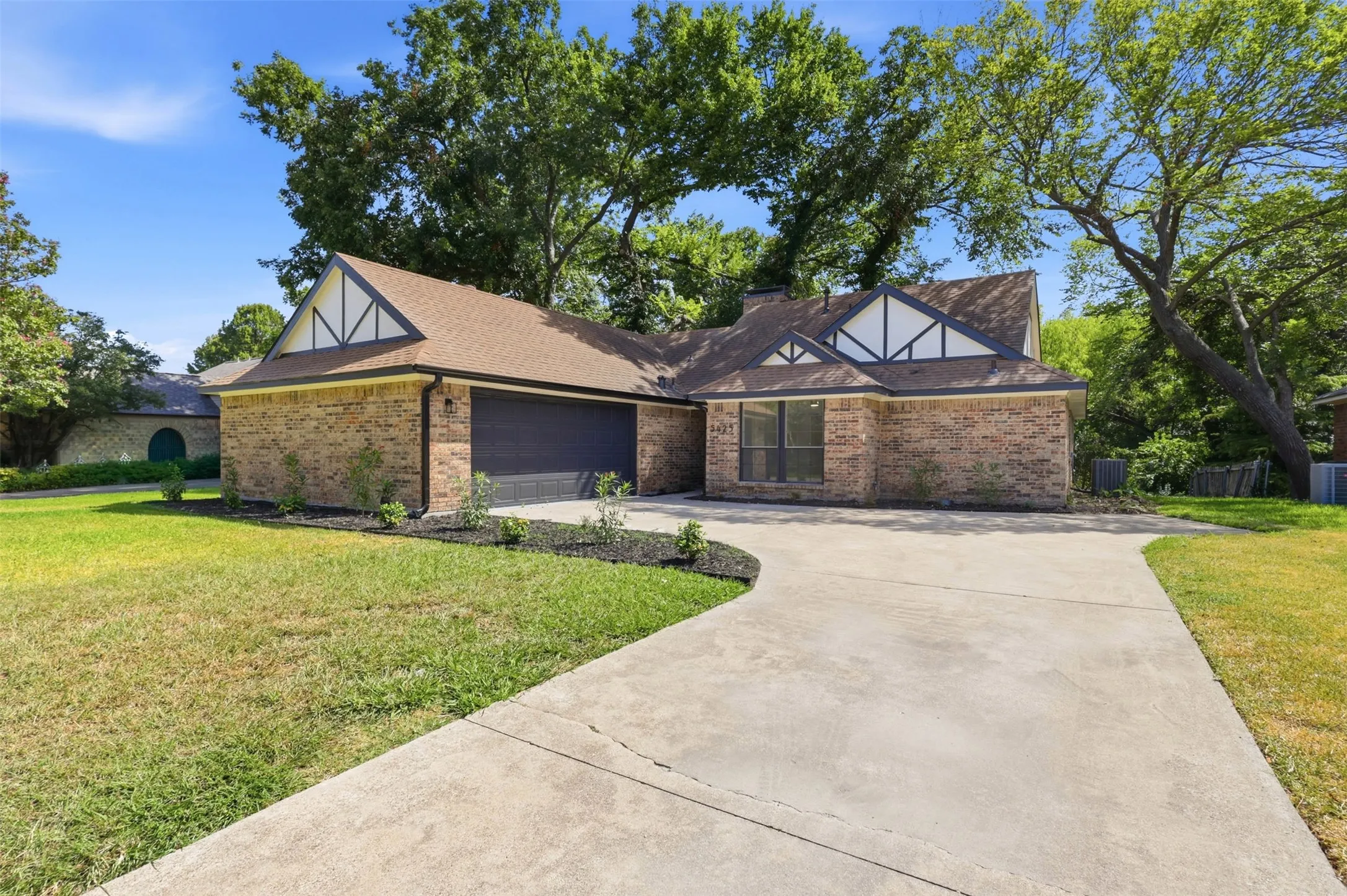 Single Family Residence For Sale in Dallas County , 5425 Deep Canyon Drive, Garland, Texas 75043, 3 Bedroom, 3 Bathroom, 2 Garage spaces, 1,575 Sqft, built in 1982, mls#21369948, Real Estate Agent in Garland, Homes For Sale in Dallas county, Homes For Sale in Garland, Realtor in Garland Texas, Real Estate Brokerage Independent Realty Texas, Luminita Cordes Realtor
