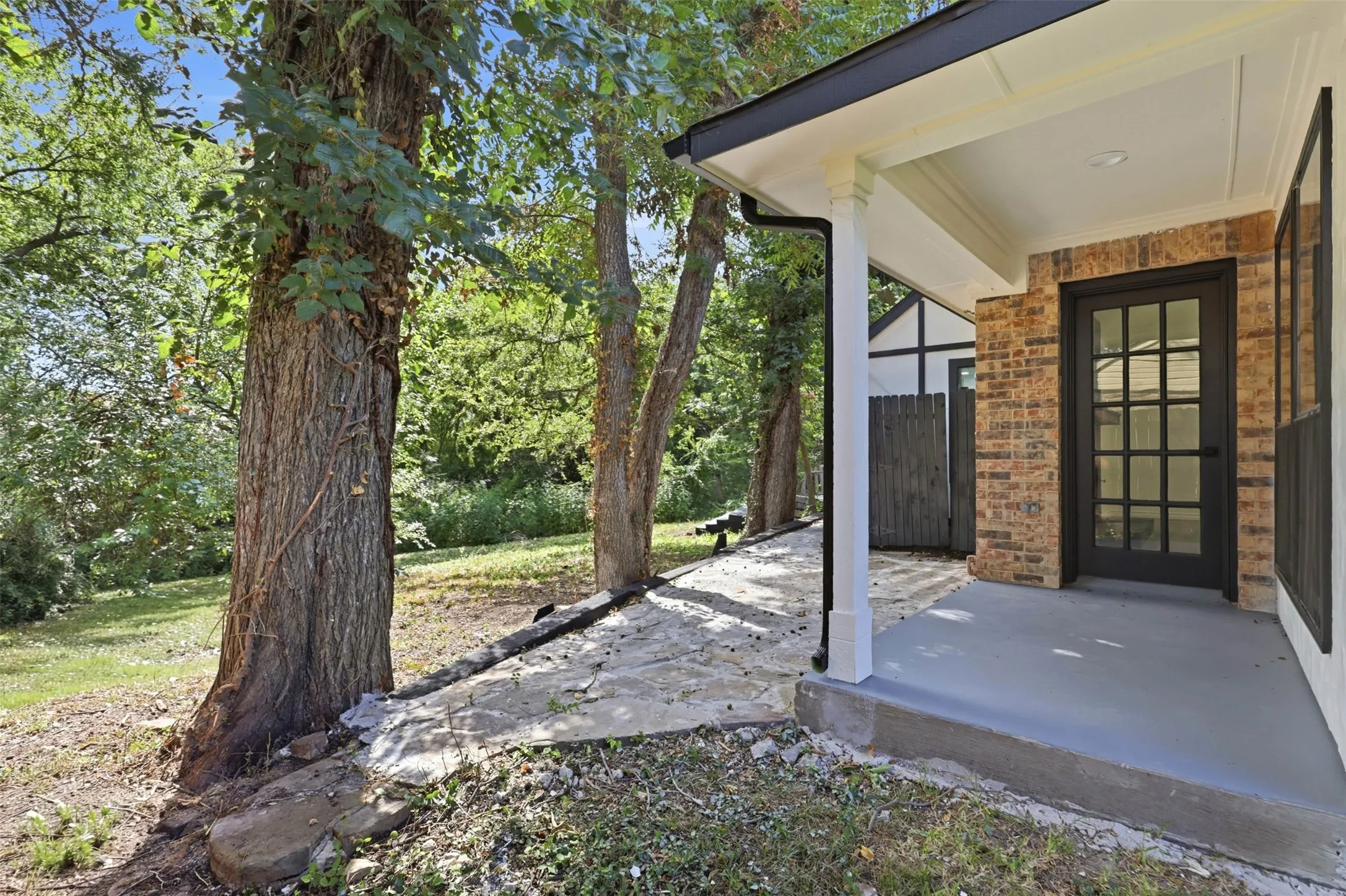 Single Family Residence For Sale in Dallas County , 5425 Deep Canyon Drive, Garland, Texas 75043, 3 Bedroom, 3 Bathroom, 2 Garage spaces, 1,575 Sqft, built in 1982, mls#21369948, Real Estate Agent in Garland, Homes For Sale in Dallas county, Homes For Sale in Garland, Realtor in Garland Texas, Real Estate Brokerage Independent Realty Texas, Luminita Cordes Realtor