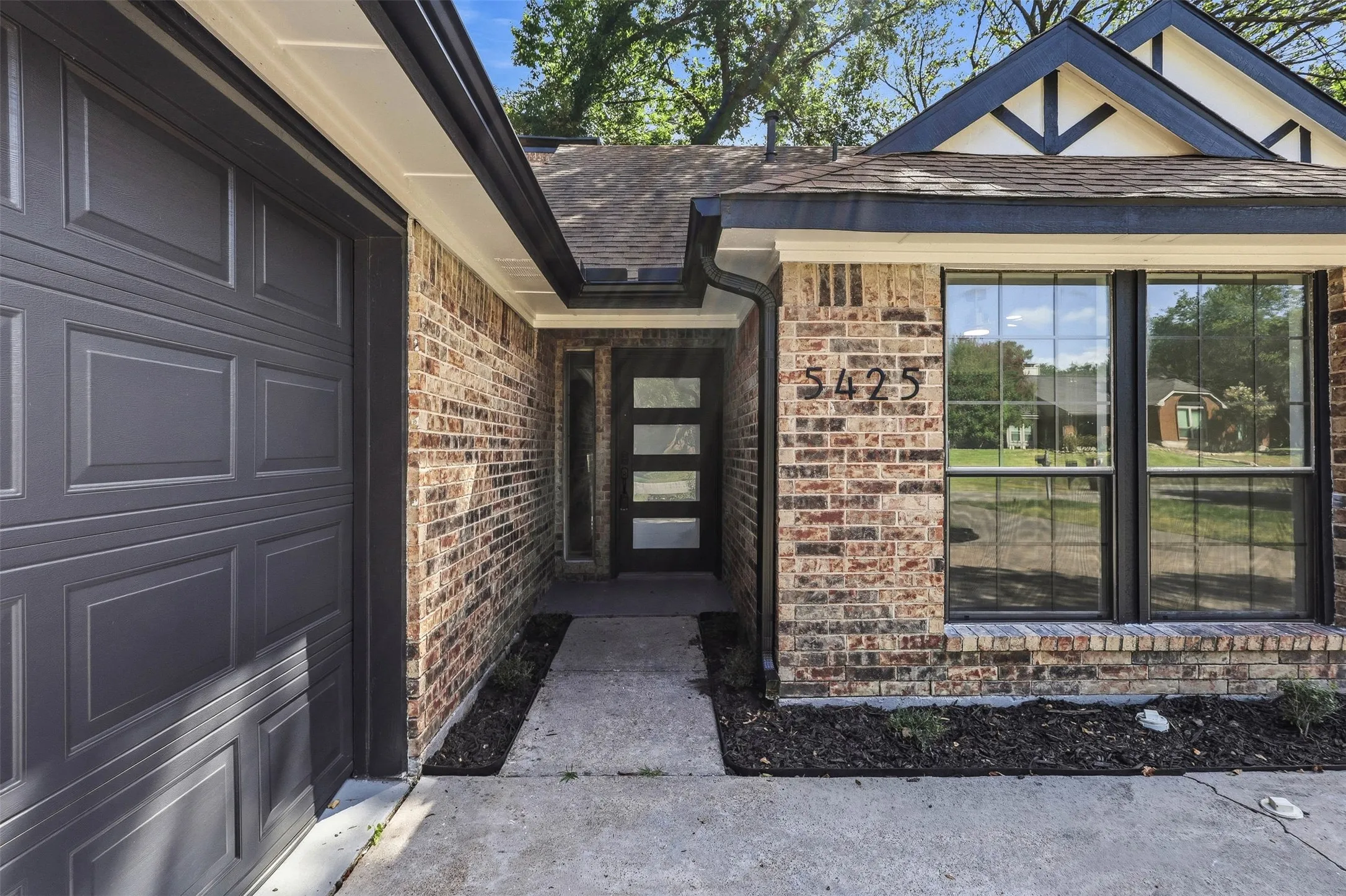 Single Family Residence For Sale in Dallas County , 5425 Deep Canyon Drive, Garland, Texas 75043, 3 Bedroom, 3 Bathroom, 2 Garage spaces, 1,575 Sqft, built in 1982, mls#21369948, Real Estate Agent in Garland, Homes For Sale in Dallas county, Homes For Sale in Garland, Realtor in Garland Texas, Real Estate Brokerage Independent Realty Texas, Luminita Cordes Realtor