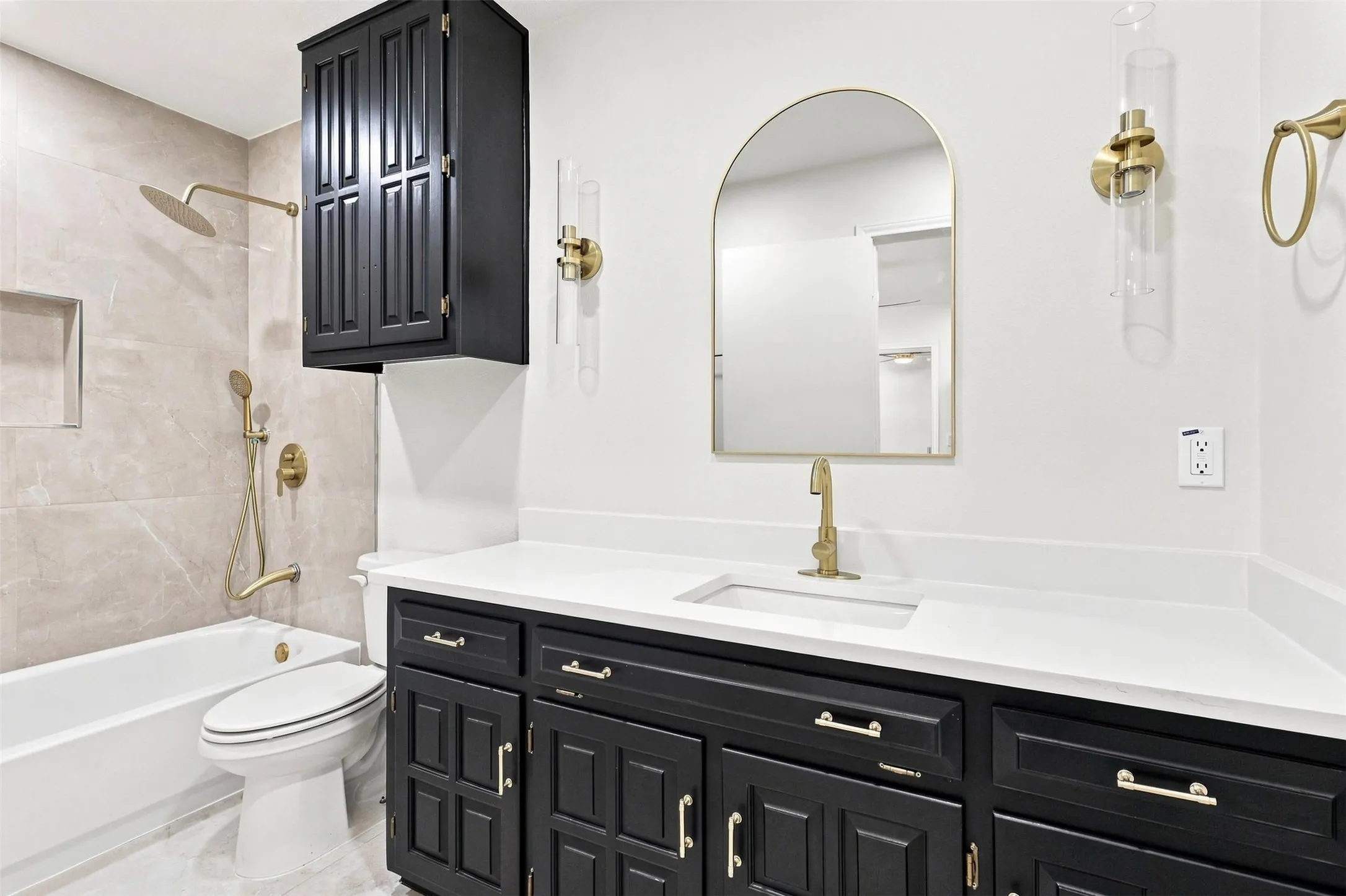 Single Family Residence For Sale in Dallas County , 5425 Deep Canyon Drive, Garland, Texas 75043, 3 Bedroom, 3 Bathroom, 2 Garage spaces, 1,575 Sqft, built in 1982, mls#21369948, Real Estate Agent in Garland, Homes For Sale in Dallas county, Homes For Sale in Garland, Realtor in Garland Texas, Real Estate Brokerage Independent Realty Texas, Luminita Cordes Realtor