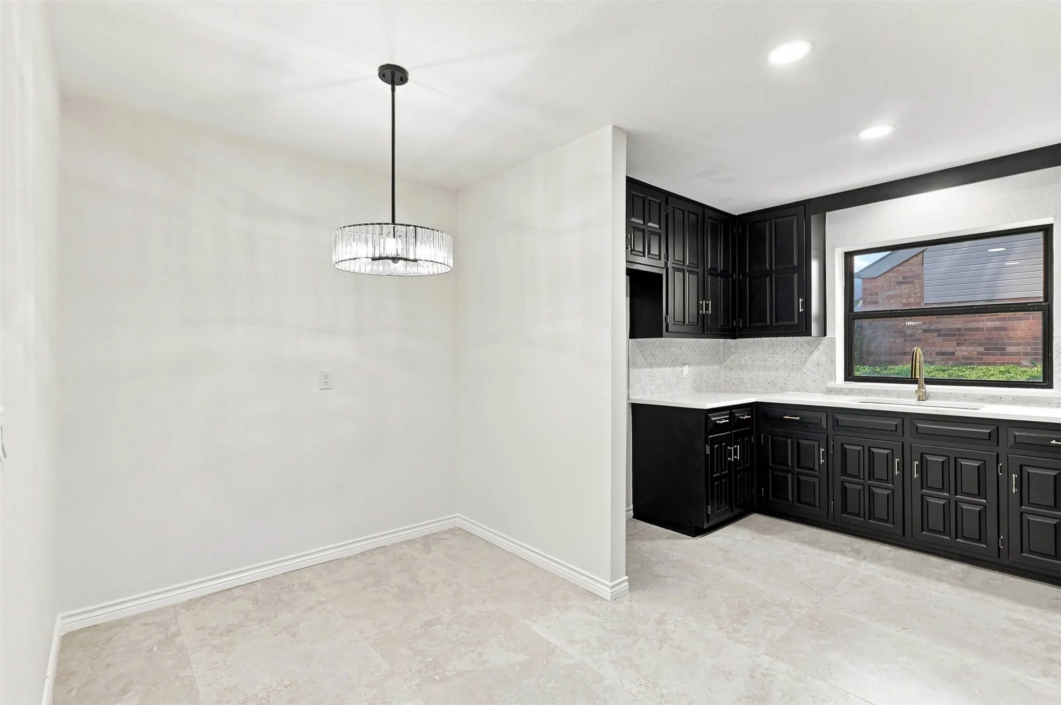 Single Family Residence For Sale in Dallas County , 5425 Deep Canyon Drive, Garland, Texas 75043, 3 Bedroom, 3 Bathroom, 2 Garage spaces, 1,575 Sqft, built in 1982, mls#21369948, Real Estate Agent in Garland, Homes For Sale in Dallas county, Homes For Sale in Garland, Realtor in Garland Texas, Real Estate Brokerage Independent Realty Texas, Luminita Cordes Realtor