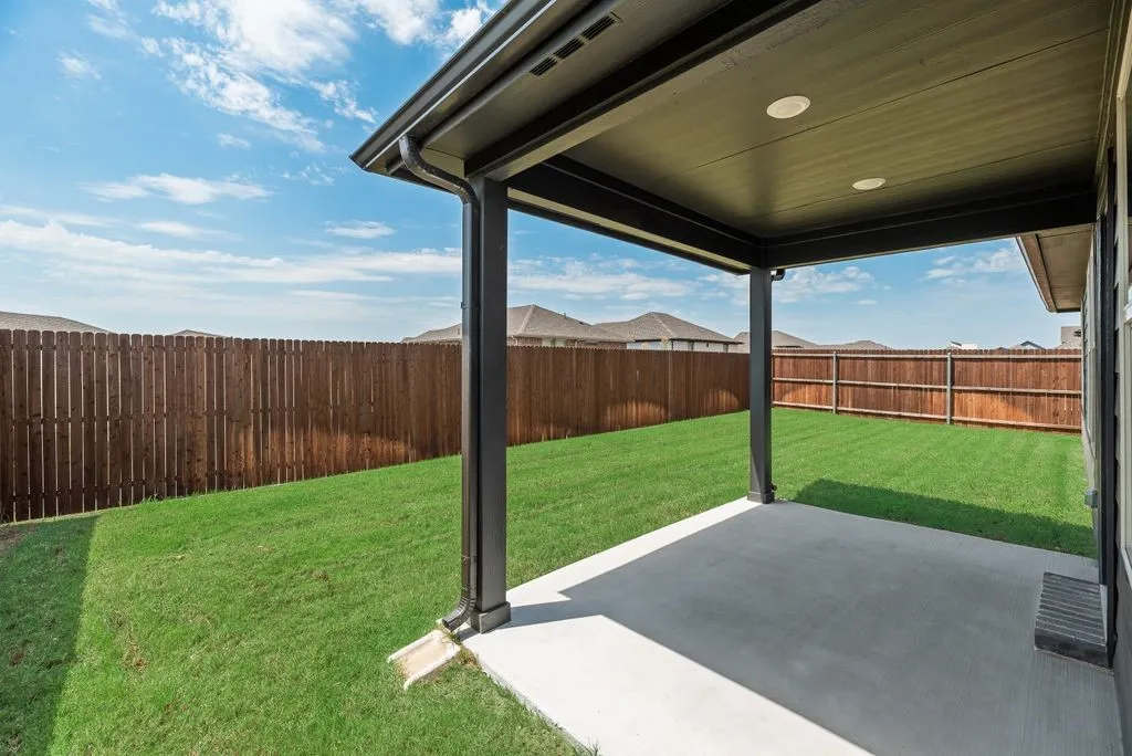 Single Family Residence For Rent in Collin County , 3904 High Valley Drive, Princeton, Texas 75071, 4 Bedroom, 3 Bathroom, 2 Garage spaces, 2,077 Sqft, built in 2023, mls#21369854, Real Estate Agent in Princeton, Homes For Rent in Collin county, Homes For Rent in Princeton, Realtor in Princeton Texas, Real Estate Brokerage Independent Realty Texas, Luminita Cordes Realtor
