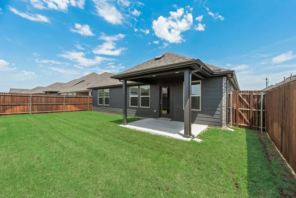 Single Family Residence For Rent in Collin County , 3904 High Valley Drive, Princeton, Texas 75071, 4 Bedroom, 3 Bathroom, 2 Garage spaces, 2,077 Sqft, built in 2023, mls#21369854, Real Estate Agent in Princeton, Homes For Rent in Collin county, Homes For Rent in Princeton, Realtor in Princeton Texas, Real Estate Brokerage Independent Realty Texas, Luminita Cordes Realtor