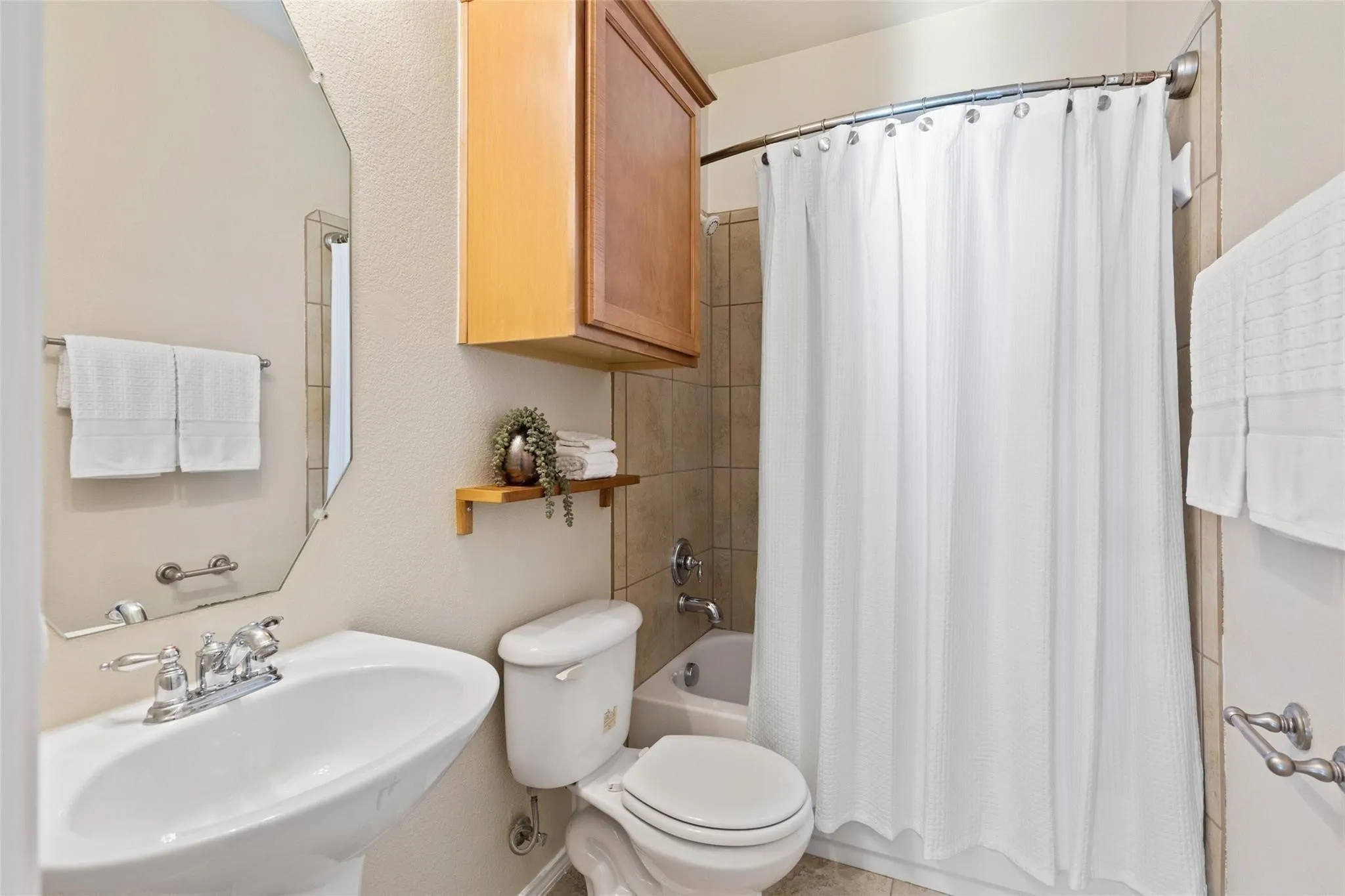 Single Family Residence For Rent in Collin County , 9750 Grassland Drive, Frisco, Texas 75035, 5 Bedroom, 4 Bathroom, 2 Garage spaces, 3,548 Sqft, built in 2005, mls#21369972, Real Estate Agent in Frisco, Homes For Rent in Collin county, Homes For Rent in Frisco, Realtor in Frisco Texas, Real Estate Brokerage Independent Realty Texas, Luminita Cordes Realtor