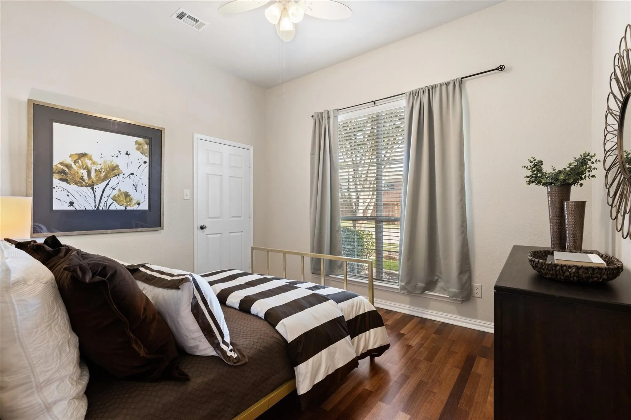 Single Family Residence For Rent in Collin County , 9750 Grassland Drive, Frisco, Texas 75035, 5 Bedroom, 4 Bathroom, 2 Garage spaces, 3,548 Sqft, built in 2005, mls#21369972, Real Estate Agent in Frisco, Homes For Rent in Collin county, Homes For Rent in Frisco, Realtor in Frisco Texas, Real Estate Brokerage Independent Realty Texas, Luminita Cordes Realtor