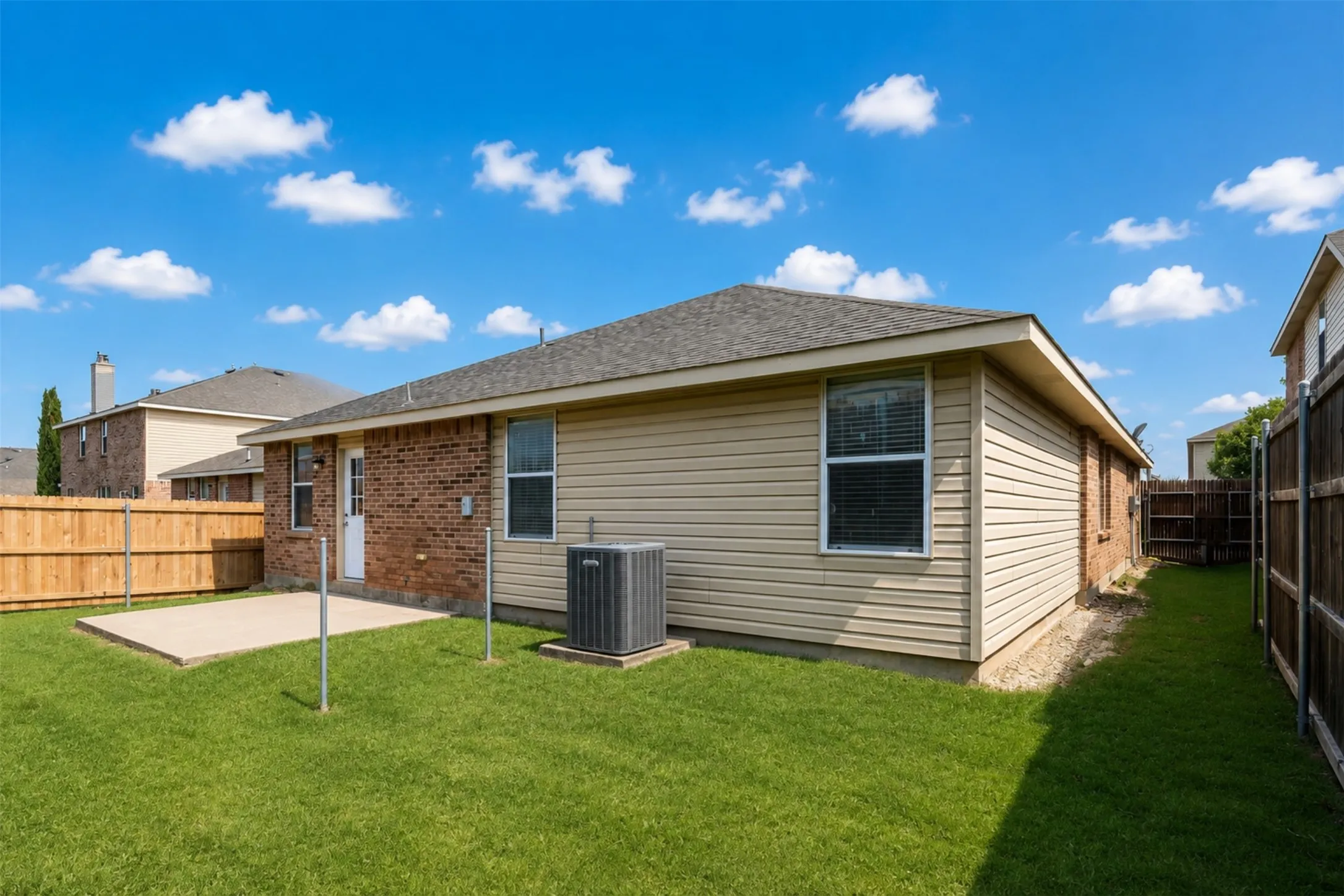 Single Family Residence For Rent in Tarrant County , 7652 Sienna Ridge Lane, Fort Worth, Texas 76131, 3 Bedroom, 2 Bathroom, 2 Garage spaces, 1,844 Sqft, built in 2005, mls#21368541, Real Estate Agent in Fort Worth, Homes For Rent in Tarrant county, Homes For Rent in Fort Worth, Realtor in Fort Worth Texas, Real Estate Brokerage Independent Realty Texas, Luminita Cordes Realtor
