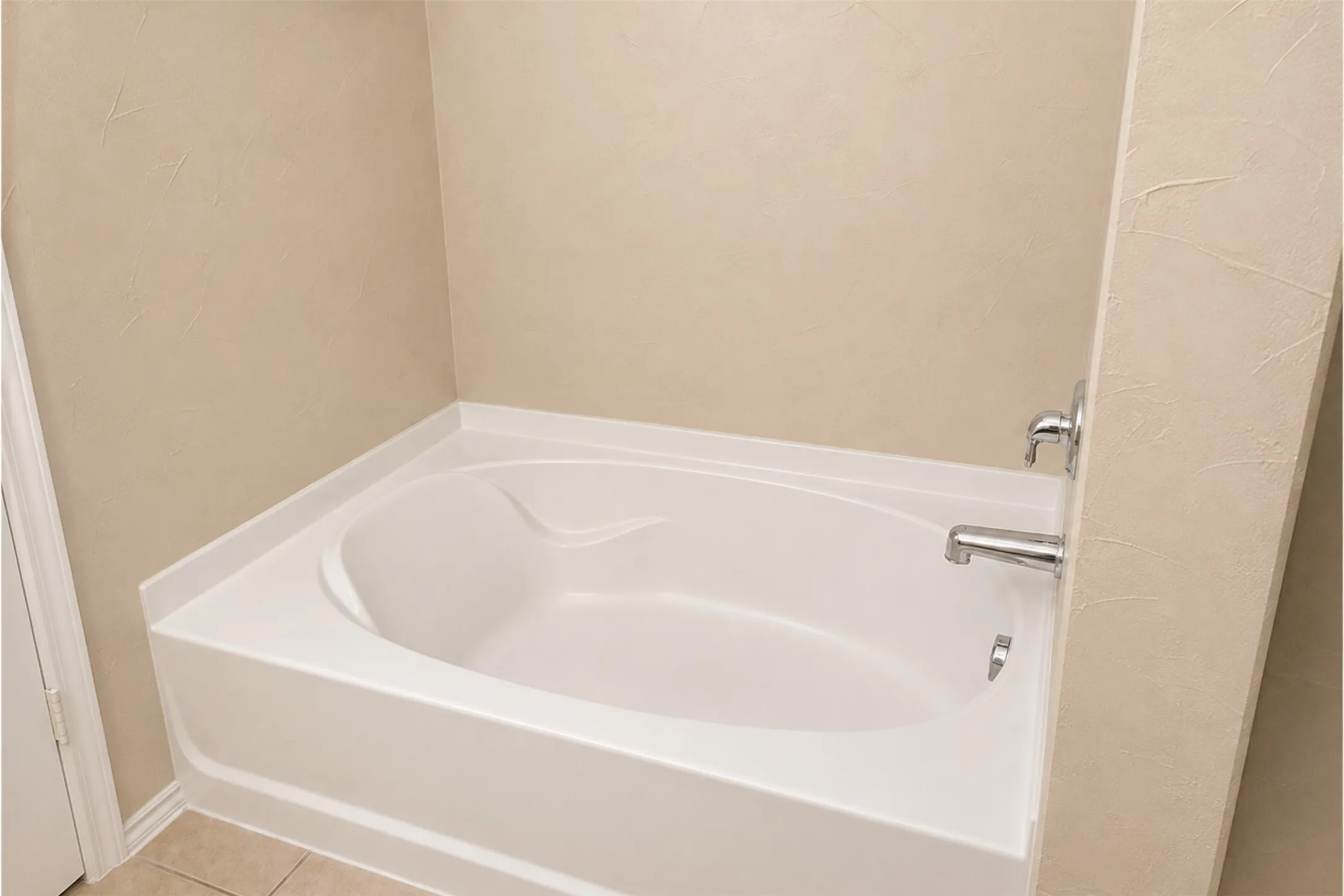 Single Family Residence For Rent in Tarrant County , 7652 Sienna Ridge Lane, Fort Worth, Texas 76131, 3 Bedroom, 2 Bathroom, 2 Garage spaces, 1,844 Sqft, built in 2005, mls#21368541, Real Estate Agent in Fort Worth, Homes For Rent in Tarrant county, Homes For Rent in Fort Worth, Realtor in Fort Worth Texas, Real Estate Brokerage Independent Realty Texas, Luminita Cordes Realtor