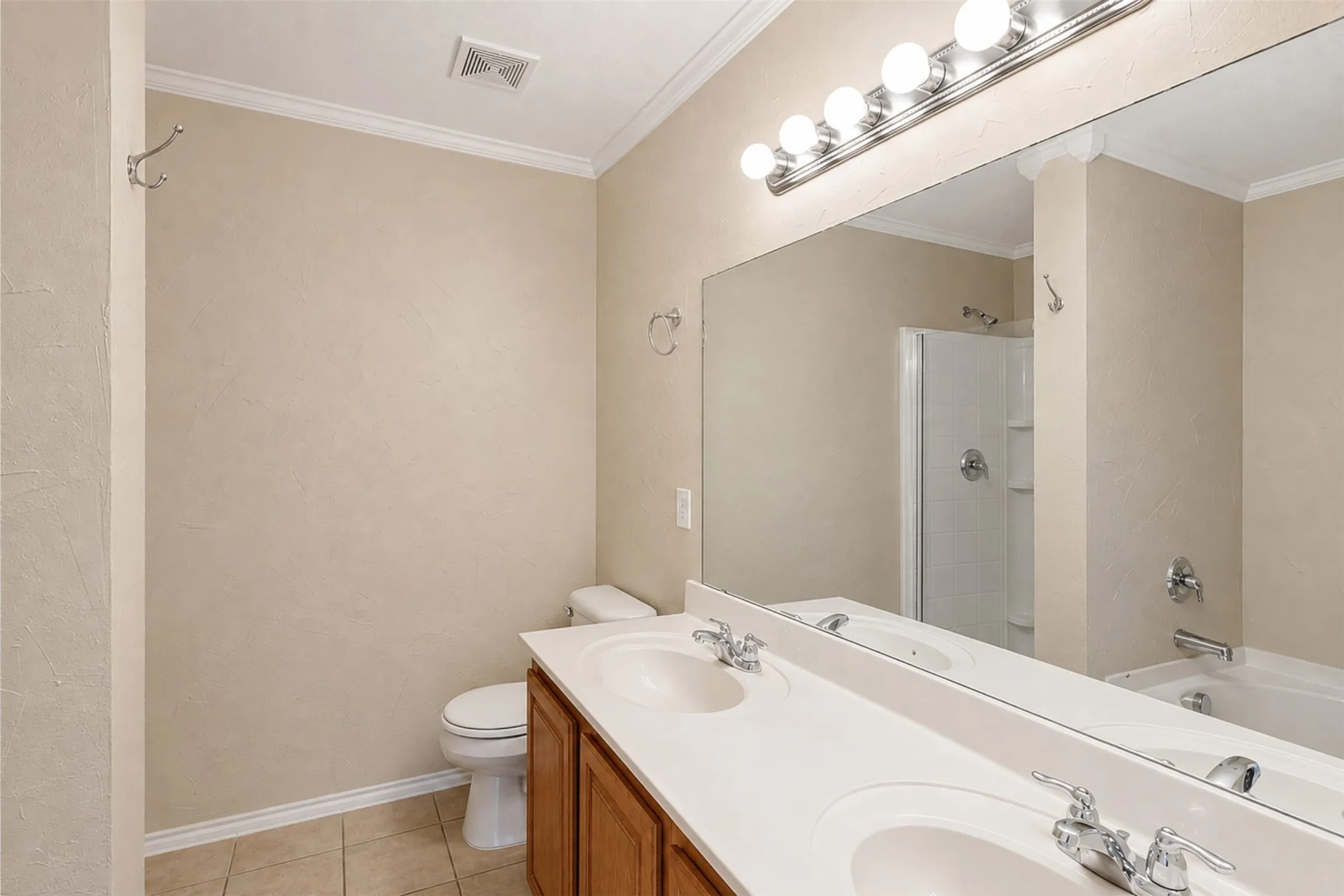 Single Family Residence For Rent in Tarrant County , 7652 Sienna Ridge Lane, Fort Worth, Texas 76131, 3 Bedroom, 2 Bathroom, 2 Garage spaces, 1,844 Sqft, built in 2005, mls#21368541, Real Estate Agent in Fort Worth, Homes For Rent in Tarrant county, Homes For Rent in Fort Worth, Realtor in Fort Worth Texas, Real Estate Brokerage Independent Realty Texas, Luminita Cordes Realtor