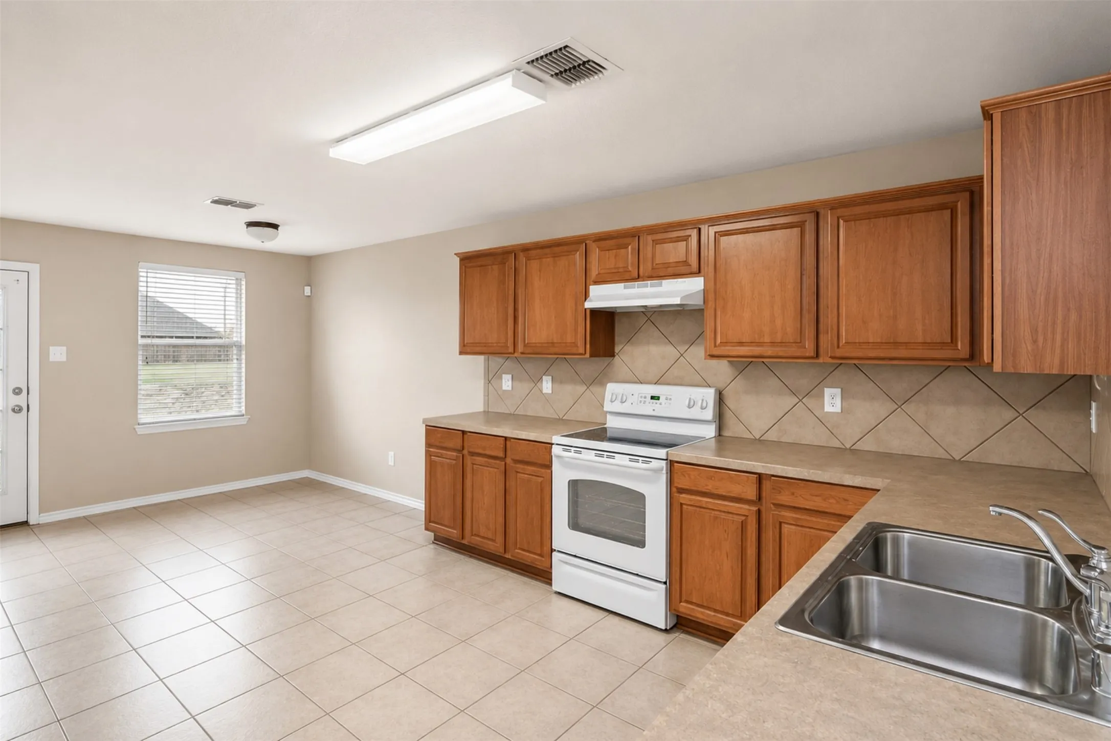 Single Family Residence For Rent in Tarrant County , 7652 Sienna Ridge Lane, Fort Worth, Texas 76131, 3 Bedroom, 2 Bathroom, 2 Garage spaces, 1,844 Sqft, built in 2005, mls#21368541, Real Estate Agent in Fort Worth, Homes For Rent in Tarrant county, Homes For Rent in Fort Worth, Realtor in Fort Worth Texas, Real Estate Brokerage Independent Realty Texas, Luminita Cordes Realtor