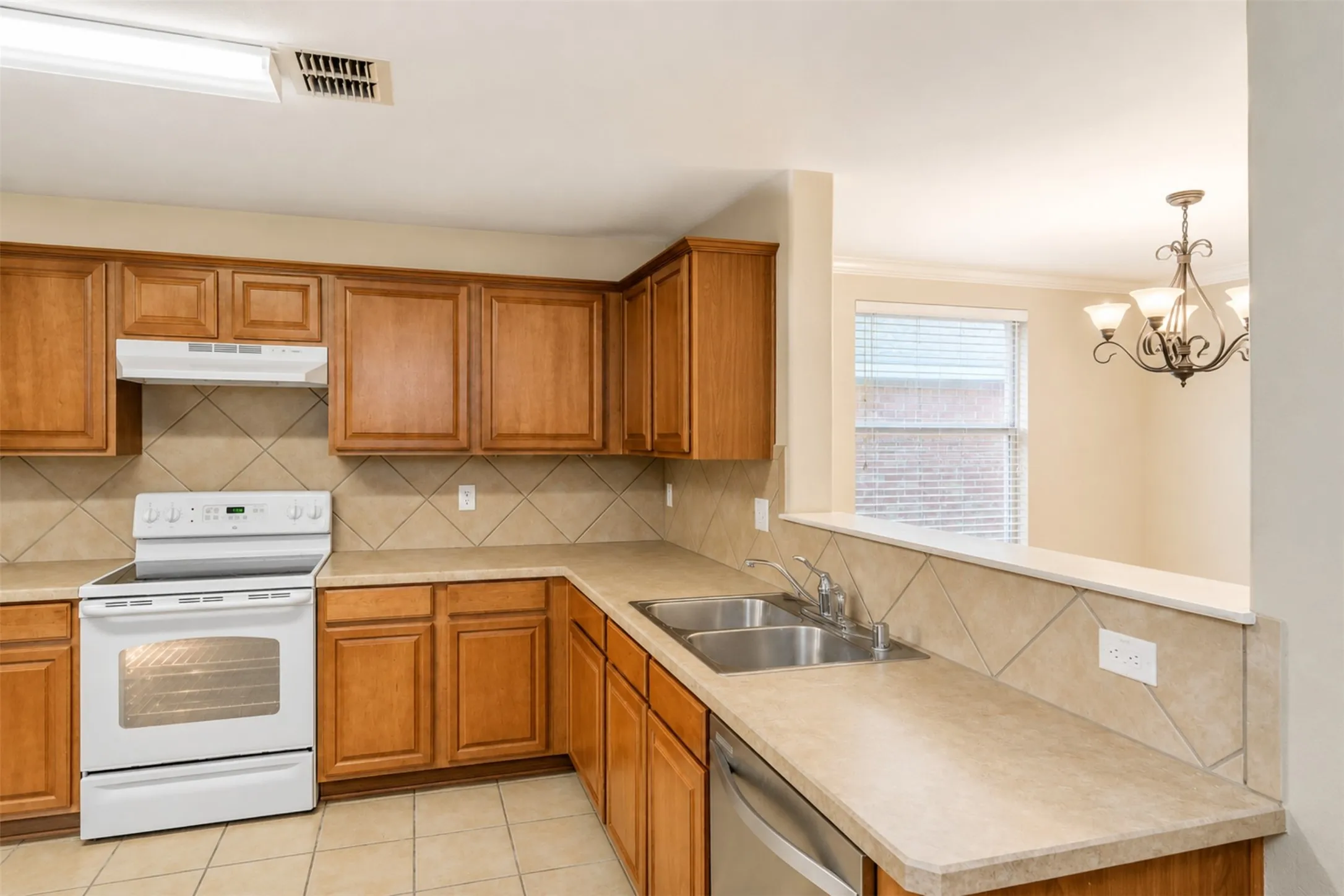 Single Family Residence For Rent in Tarrant County , 7652 Sienna Ridge Lane, Fort Worth, Texas 76131, 3 Bedroom, 2 Bathroom, 2 Garage spaces, 1,844 Sqft, built in 2005, mls#21368541, Real Estate Agent in Fort Worth, Homes For Rent in Tarrant county, Homes For Rent in Fort Worth, Realtor in Fort Worth Texas, Real Estate Brokerage Independent Realty Texas, Luminita Cordes Realtor