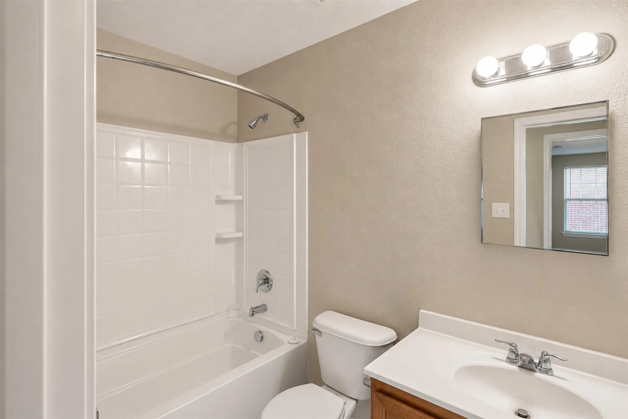 Single Family Residence For Rent in Tarrant County , 7652 Sienna Ridge Lane, Fort Worth, Texas 76131, 3 Bedroom, 2 Bathroom, 2 Garage spaces, 1,844 Sqft, built in 2005, mls#21368541, Real Estate Agent in Fort Worth, Homes For Rent in Tarrant county, Homes For Rent in Fort Worth, Realtor in Fort Worth Texas, Real Estate Brokerage Independent Realty Texas, Luminita Cordes Realtor