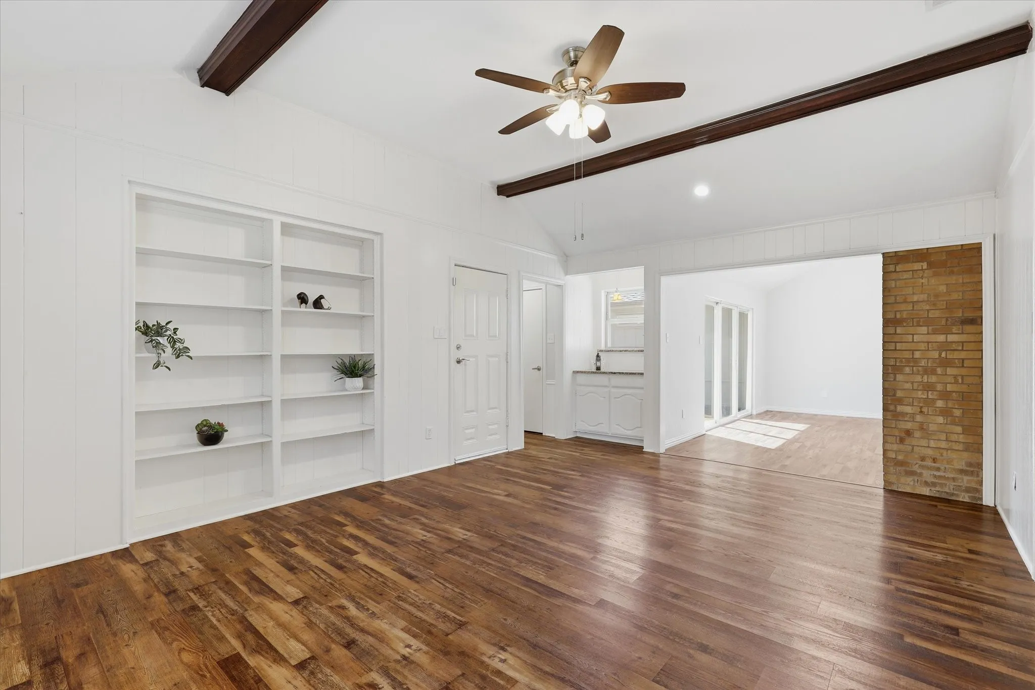 Single Family Residence For Sale in Collin County , 18512 Featherwood Drive, Dallas, Texas 75252, 4 Bedroom, 3 Bathroom, 2 Garage spaces, 2,210 Sqft, built in 1981, mls#21366180, Real Estate Agent in Dallas, Homes For Sale in Collin county, Homes For Sale in Dallas, Realtor in Dallas Texas, Real Estate Brokerage Independent Realty Texas, Luminita Cordes Realtor