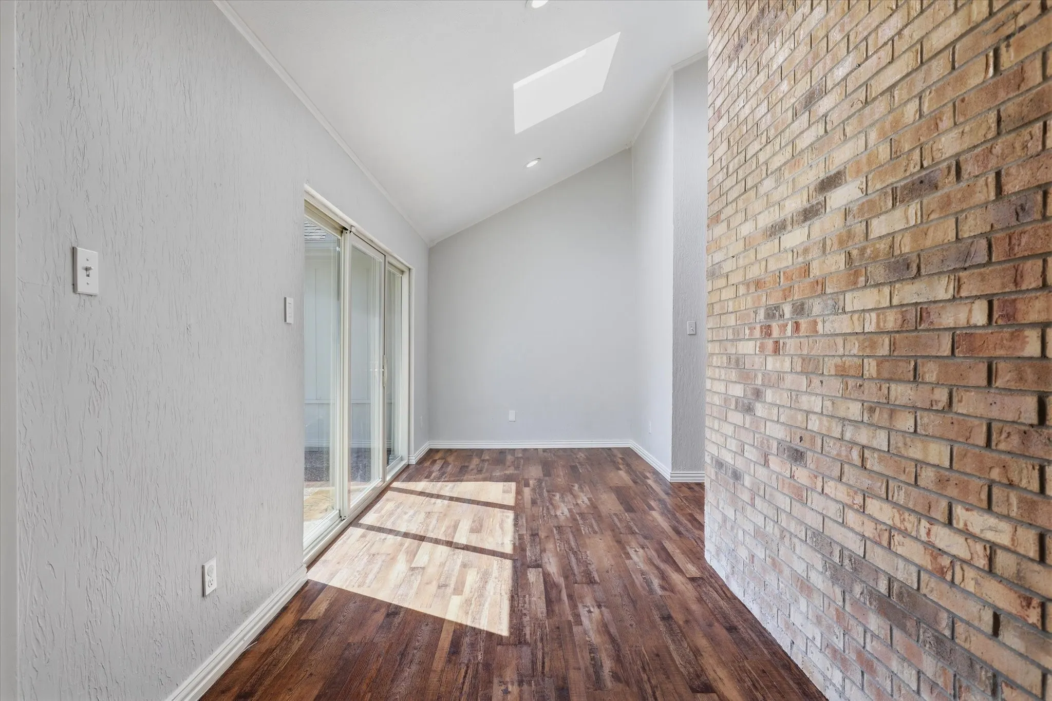 Single Family Residence For Sale in Collin County , 18512 Featherwood Drive, Dallas, Texas 75252, 4 Bedroom, 3 Bathroom, 2 Garage spaces, 2,210 Sqft, built in 1981, mls#21366180, Real Estate Agent in Dallas, Homes For Sale in Collin county, Homes For Sale in Dallas, Realtor in Dallas Texas, Real Estate Brokerage Independent Realty Texas, Luminita Cordes Realtor