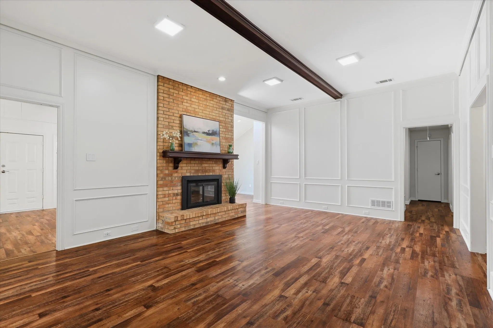 Single Family Residence For Sale in Collin County , 18512 Featherwood Drive, Dallas, Texas 75252, 4 Bedroom, 3 Bathroom, 2 Garage spaces, 2,210 Sqft, built in 1981, mls#21366180, Real Estate Agent in Dallas, Homes For Sale in Collin county, Homes For Sale in Dallas, Realtor in Dallas Texas, Real Estate Brokerage Independent Realty Texas, Luminita Cordes Realtor