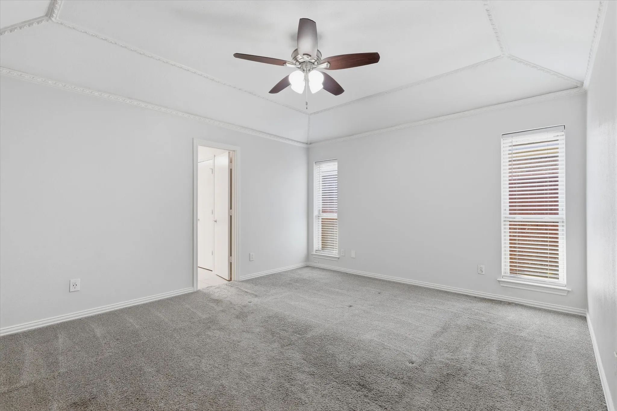 Single Family Residence For Sale in Collin County , 18512 Featherwood Drive, Dallas, Texas 75252, 4 Bedroom, 3 Bathroom, 2 Garage spaces, 2,210 Sqft, built in 1981, mls#21366180, Real Estate Agent in Dallas, Homes For Sale in Collin county, Homes For Sale in Dallas, Realtor in Dallas Texas, Real Estate Brokerage Independent Realty Texas, Luminita Cordes Realtor