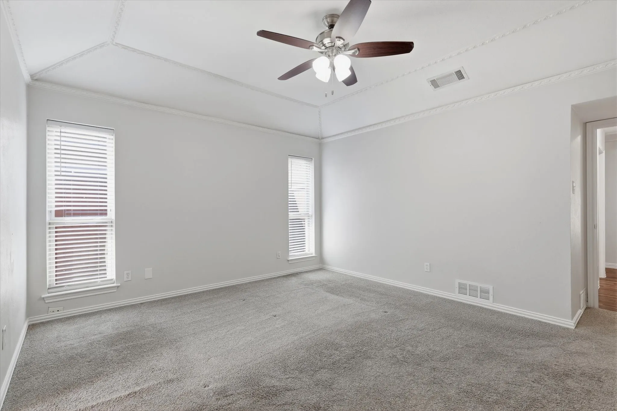 Single Family Residence For Sale in Collin County , 18512 Featherwood Drive, Dallas, Texas 75252, 4 Bedroom, 3 Bathroom, 2 Garage spaces, 2,210 Sqft, built in 1981, mls#21366180, Real Estate Agent in Dallas, Homes For Sale in Collin county, Homes For Sale in Dallas, Realtor in Dallas Texas, Real Estate Brokerage Independent Realty Texas, Luminita Cordes Realtor
