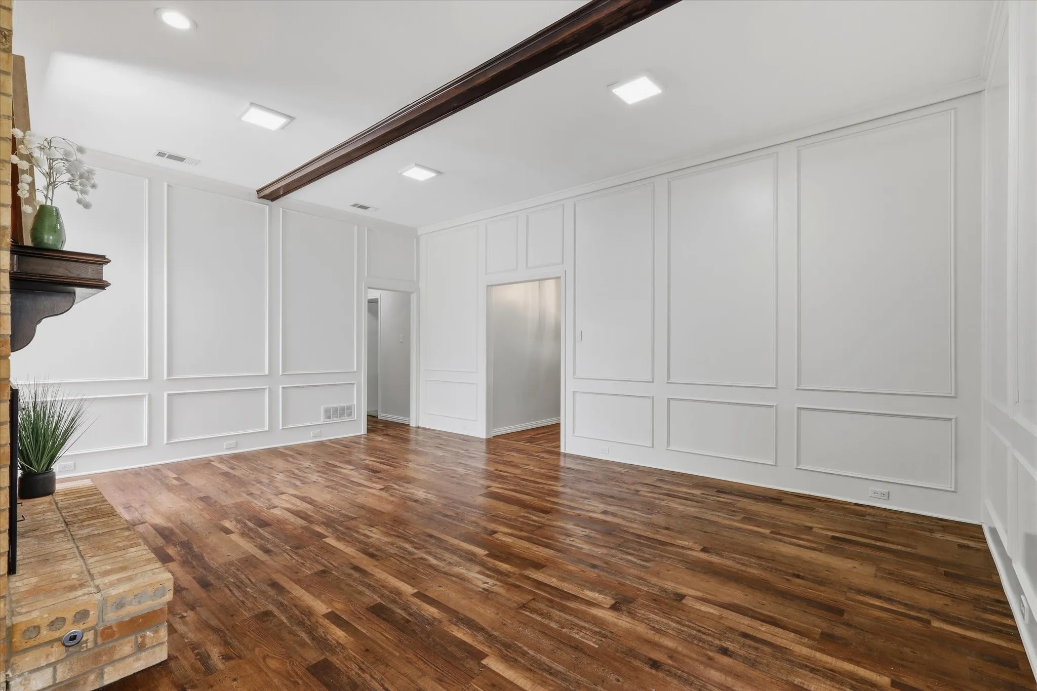 Single Family Residence For Sale in Collin County , 18512 Featherwood Drive, Dallas, Texas 75252, 4 Bedroom, 3 Bathroom, 2 Garage spaces, 2,210 Sqft, built in 1981, mls#21366180, Real Estate Agent in Dallas, Homes For Sale in Collin county, Homes For Sale in Dallas, Realtor in Dallas Texas, Real Estate Brokerage Independent Realty Texas, Luminita Cordes Realtor