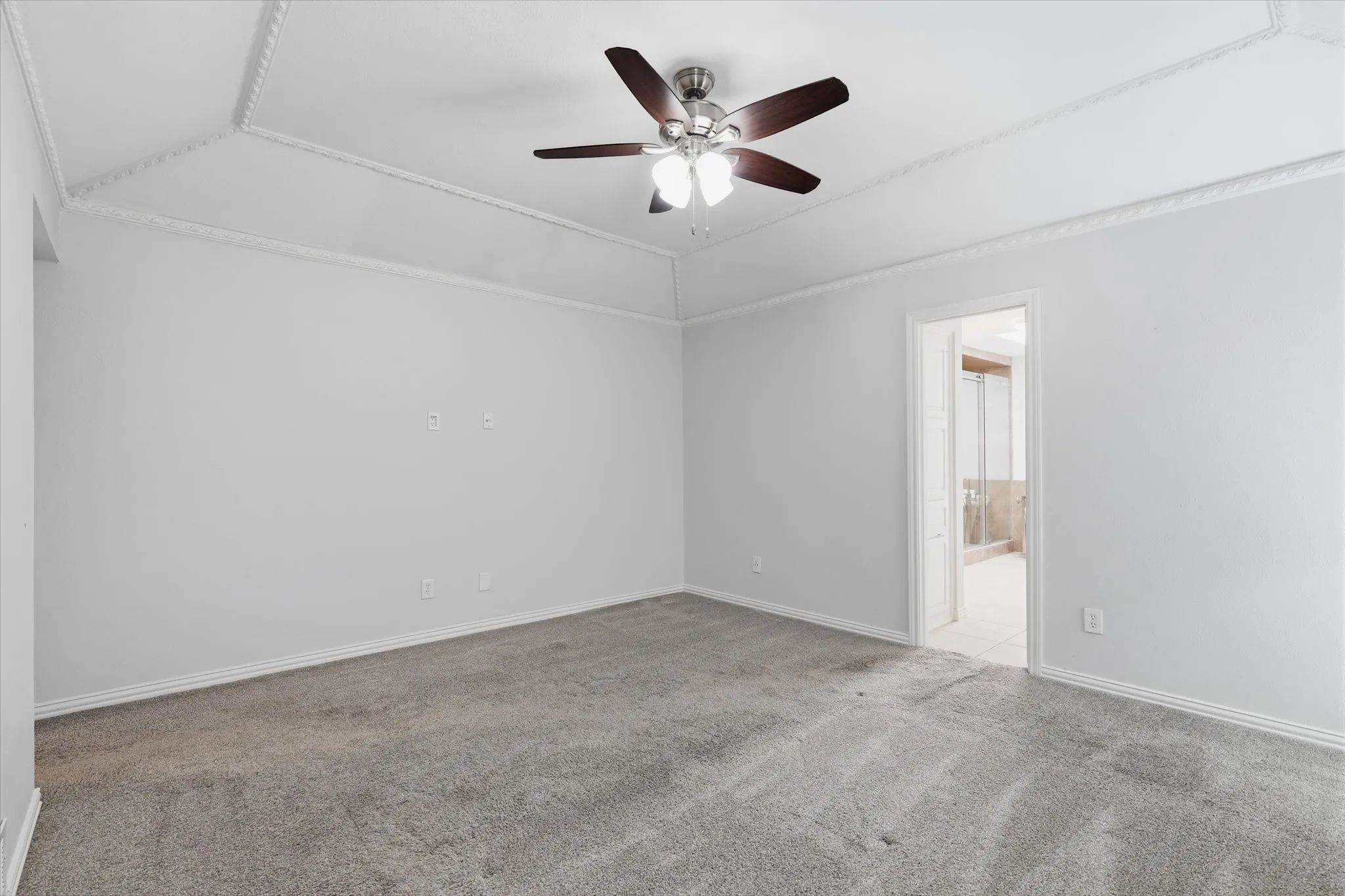 Single Family Residence For Sale in Collin County , 18512 Featherwood Drive, Dallas, Texas 75252, 4 Bedroom, 3 Bathroom, 2 Garage spaces, 2,210 Sqft, built in 1981, mls#21366180, Real Estate Agent in Dallas, Homes For Sale in Collin county, Homes For Sale in Dallas, Realtor in Dallas Texas, Real Estate Brokerage Independent Realty Texas, Luminita Cordes Realtor