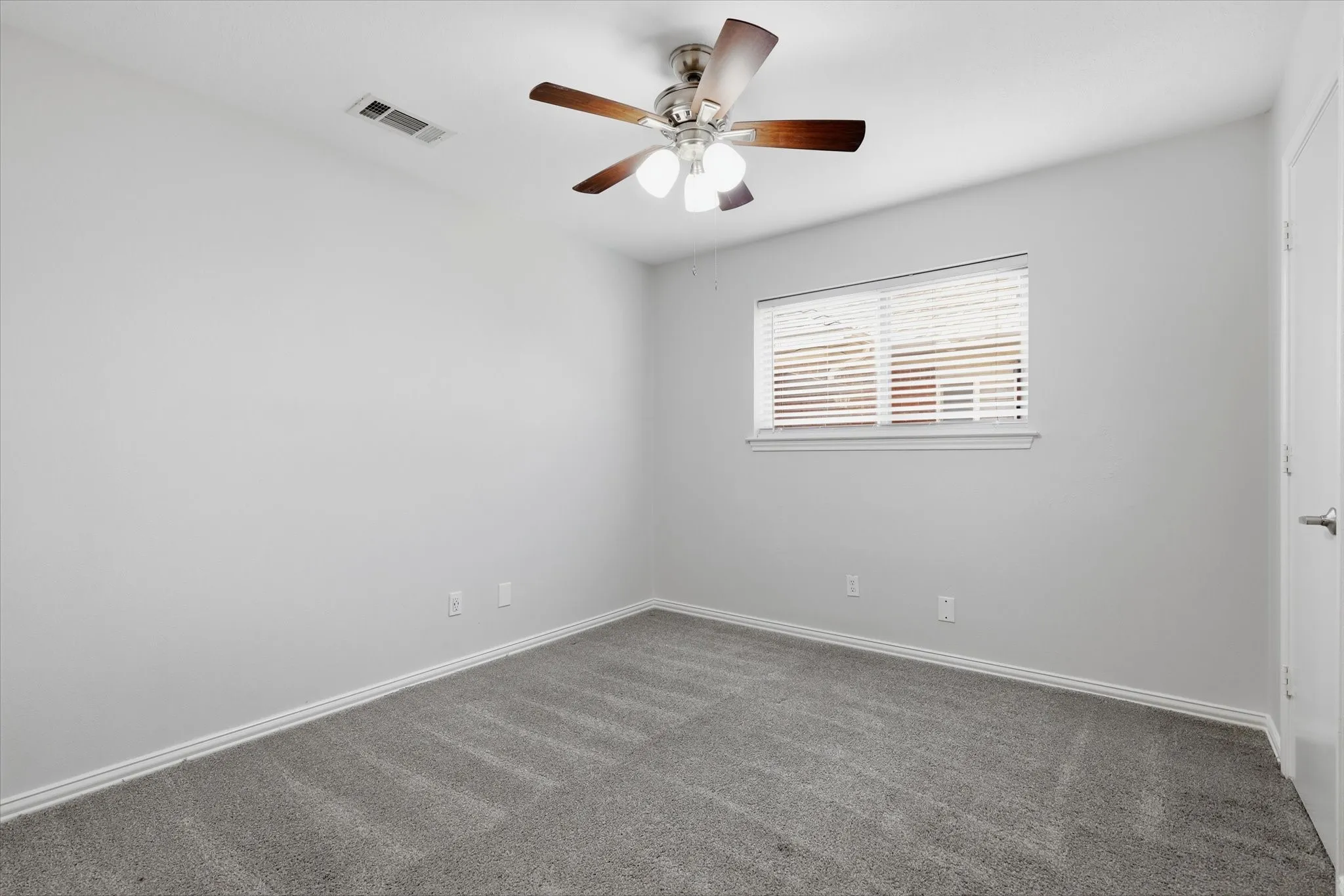 Single Family Residence For Sale in Collin County , 18512 Featherwood Drive, Dallas, Texas 75252, 4 Bedroom, 3 Bathroom, 2 Garage spaces, 2,210 Sqft, built in 1981, mls#21366180, Real Estate Agent in Dallas, Homes For Sale in Collin county, Homes For Sale in Dallas, Realtor in Dallas Texas, Real Estate Brokerage Independent Realty Texas, Luminita Cordes Realtor