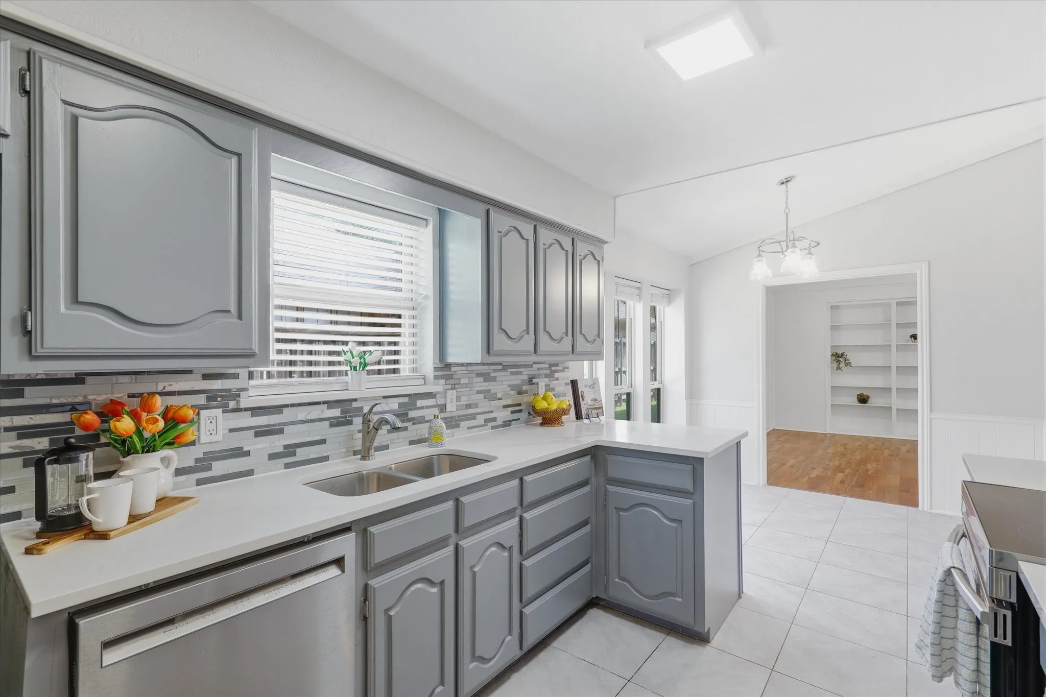 Single Family Residence For Sale in Collin County , 18512 Featherwood Drive, Dallas, Texas 75252, 4 Bedroom, 3 Bathroom, 2 Garage spaces, 2,210 Sqft, built in 1981, mls#21366180, Real Estate Agent in Dallas, Homes For Sale in Collin county, Homes For Sale in Dallas, Realtor in Dallas Texas, Real Estate Brokerage Independent Realty Texas, Luminita Cordes Realtor
