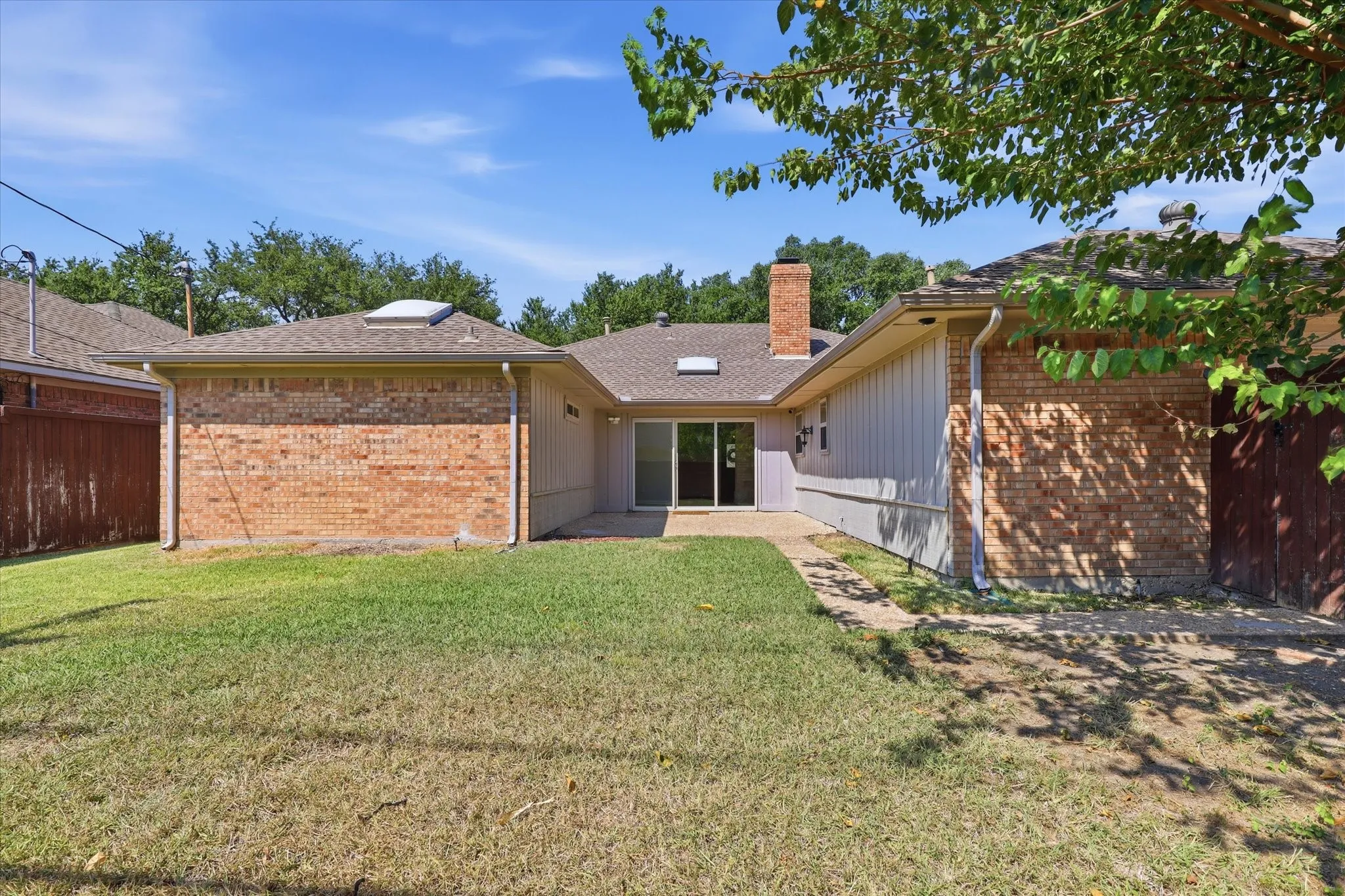 Single Family Residence For Sale in Collin County , 18512 Featherwood Drive, Dallas, Texas 75252, 4 Bedroom, 3 Bathroom, 2 Garage spaces, 2,210 Sqft, built in 1981, mls#21366180, Real Estate Agent in Dallas, Homes For Sale in Collin county, Homes For Sale in Dallas, Realtor in Dallas Texas, Real Estate Brokerage Independent Realty Texas, Luminita Cordes Realtor