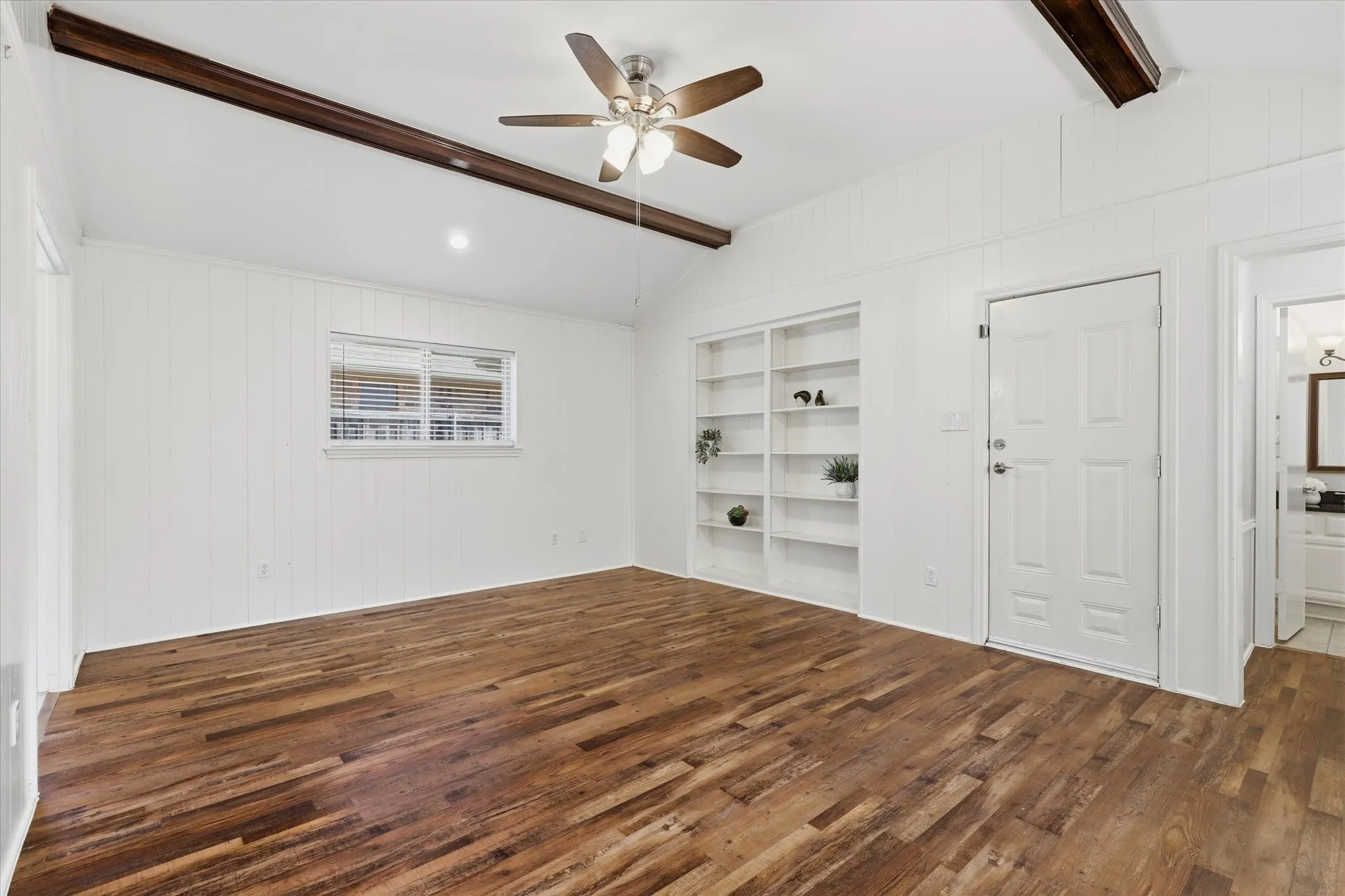 Single Family Residence For Sale in Collin County , 18512 Featherwood Drive, Dallas, Texas 75252, 4 Bedroom, 3 Bathroom, 2 Garage spaces, 2,210 Sqft, built in 1981, mls#21366180, Real Estate Agent in Dallas, Homes For Sale in Collin county, Homes For Sale in Dallas, Realtor in Dallas Texas, Real Estate Brokerage Independent Realty Texas, Luminita Cordes Realtor